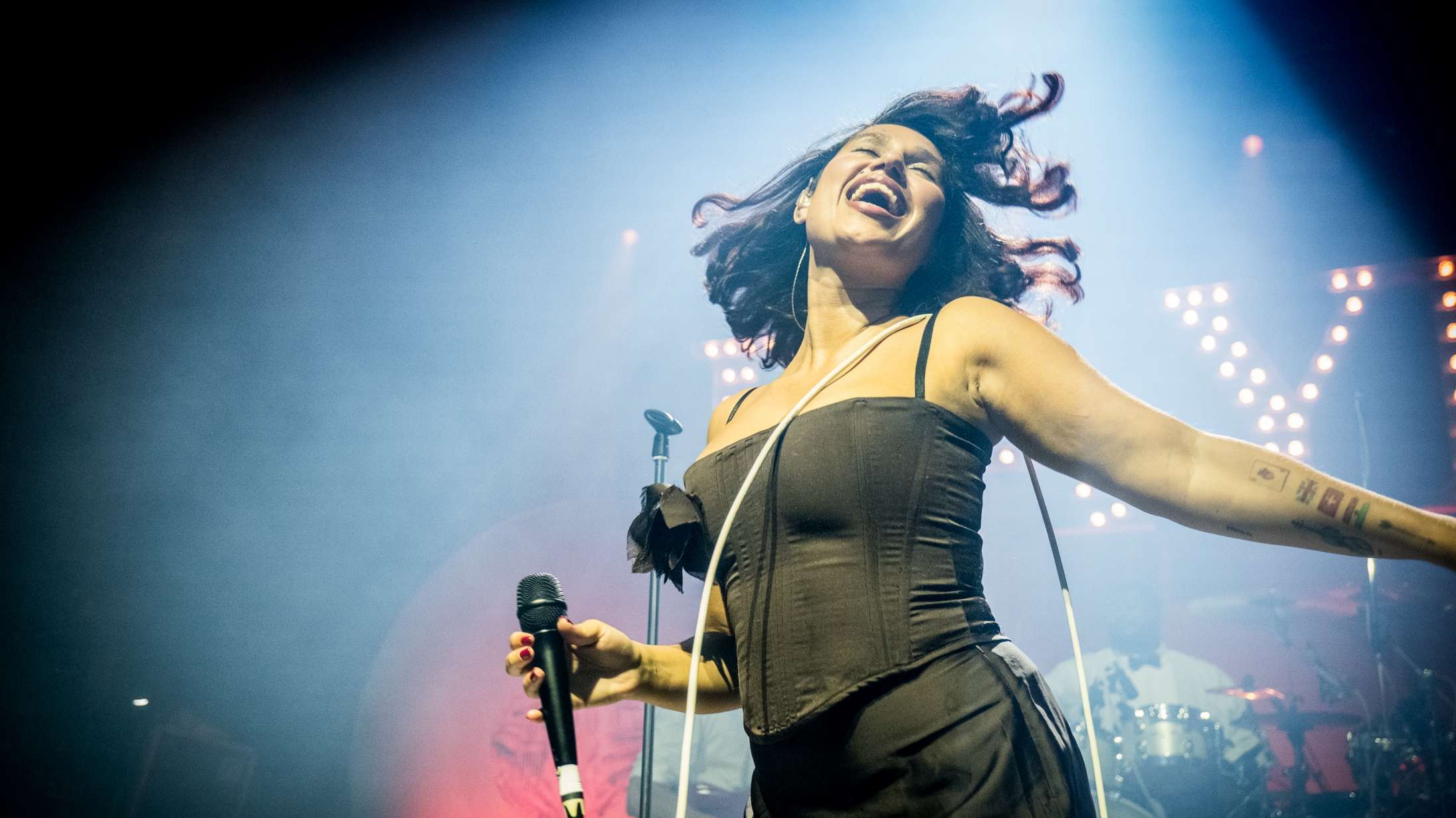 Raye kunne spille magiske popkoncerter, hvis bare hun fik en bedre tidsfornemmelse