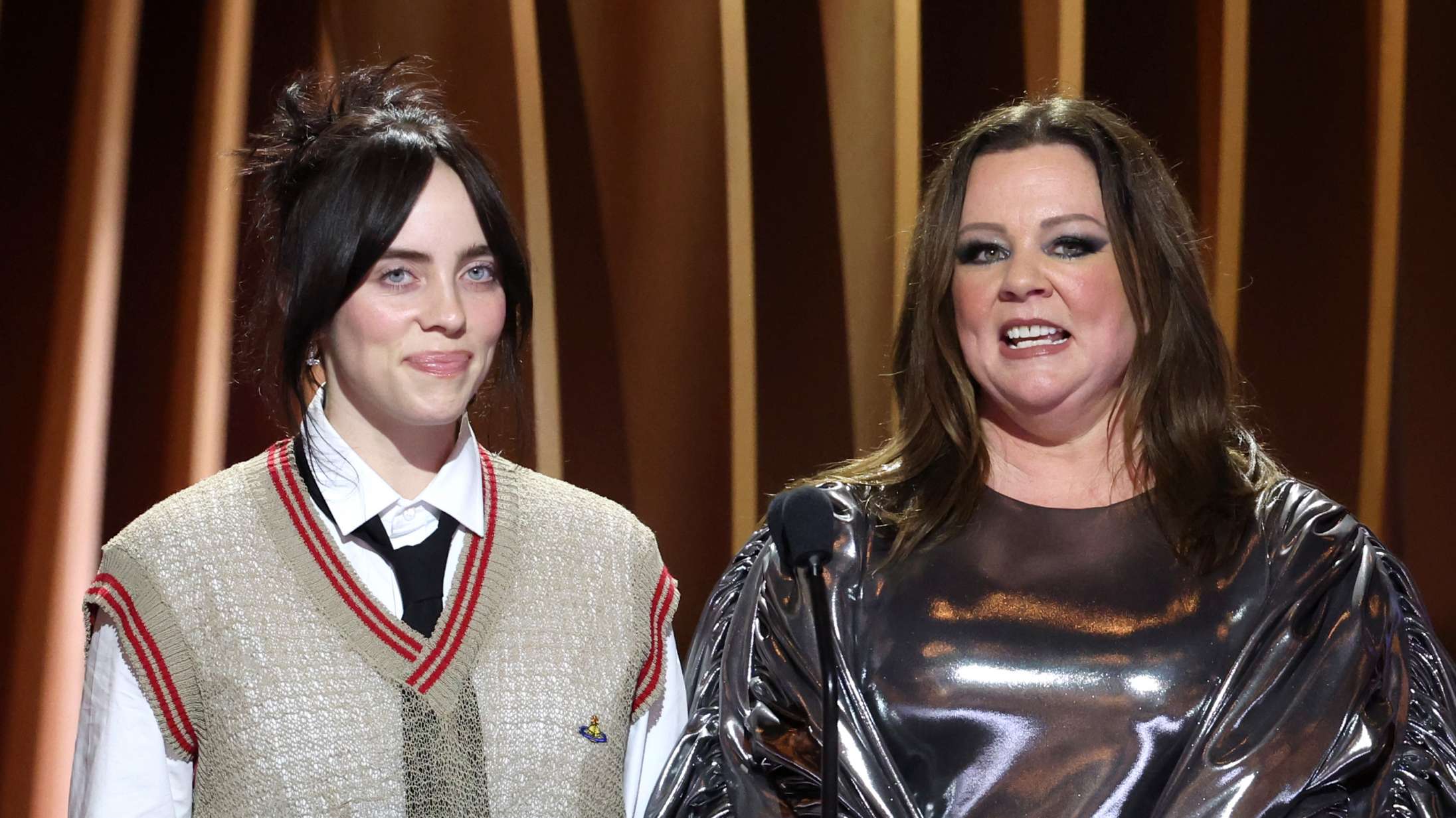 Billie Eilish giver Melissa McCarthy en autograf i ansigtet til stort prisshow – se videoen