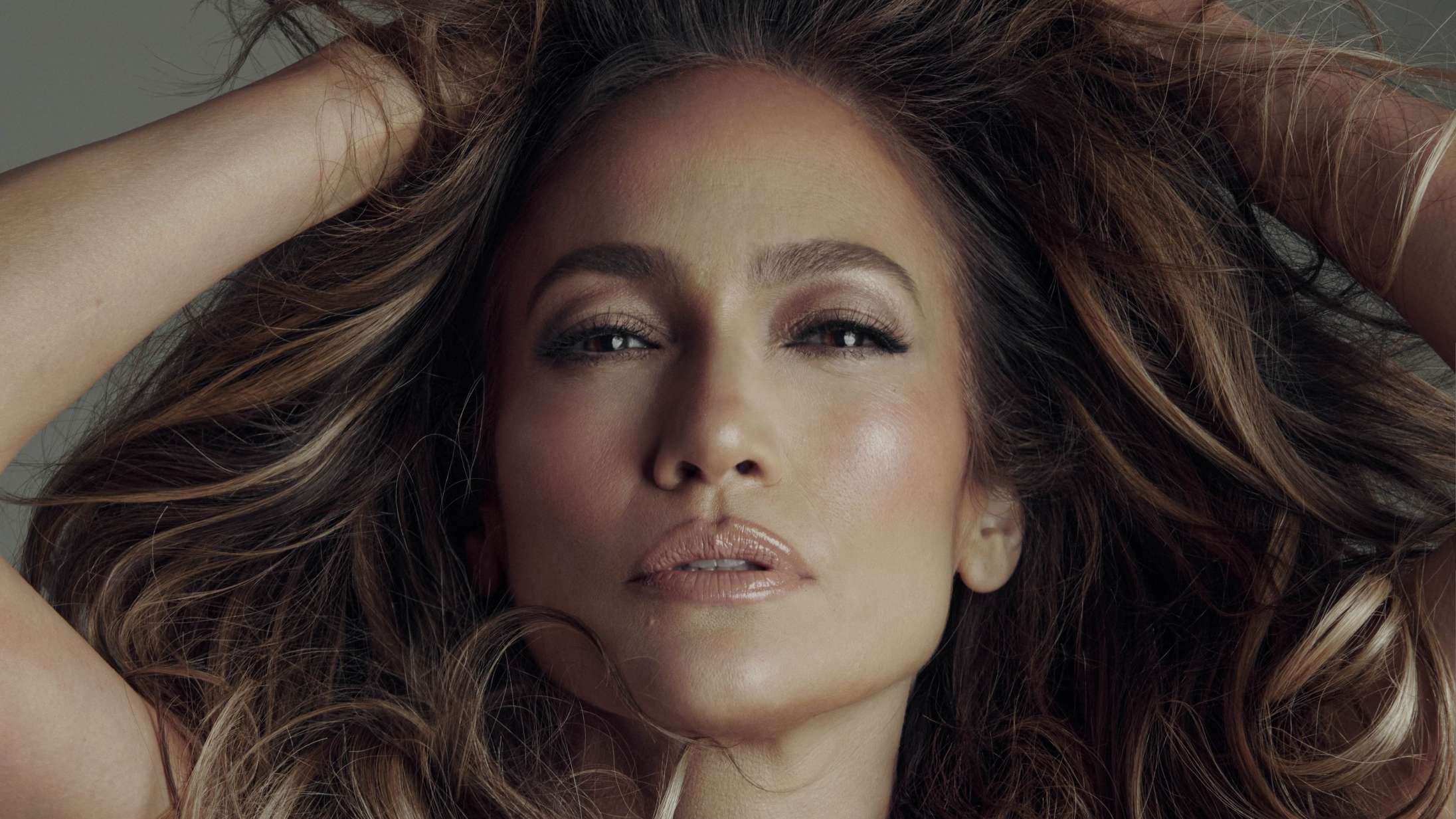 ‘This Is Me… Now’: Man føler sig som et akavet tredjehjul på Jennifer Lopez’ kærlighedsalbum til Ben Affleck