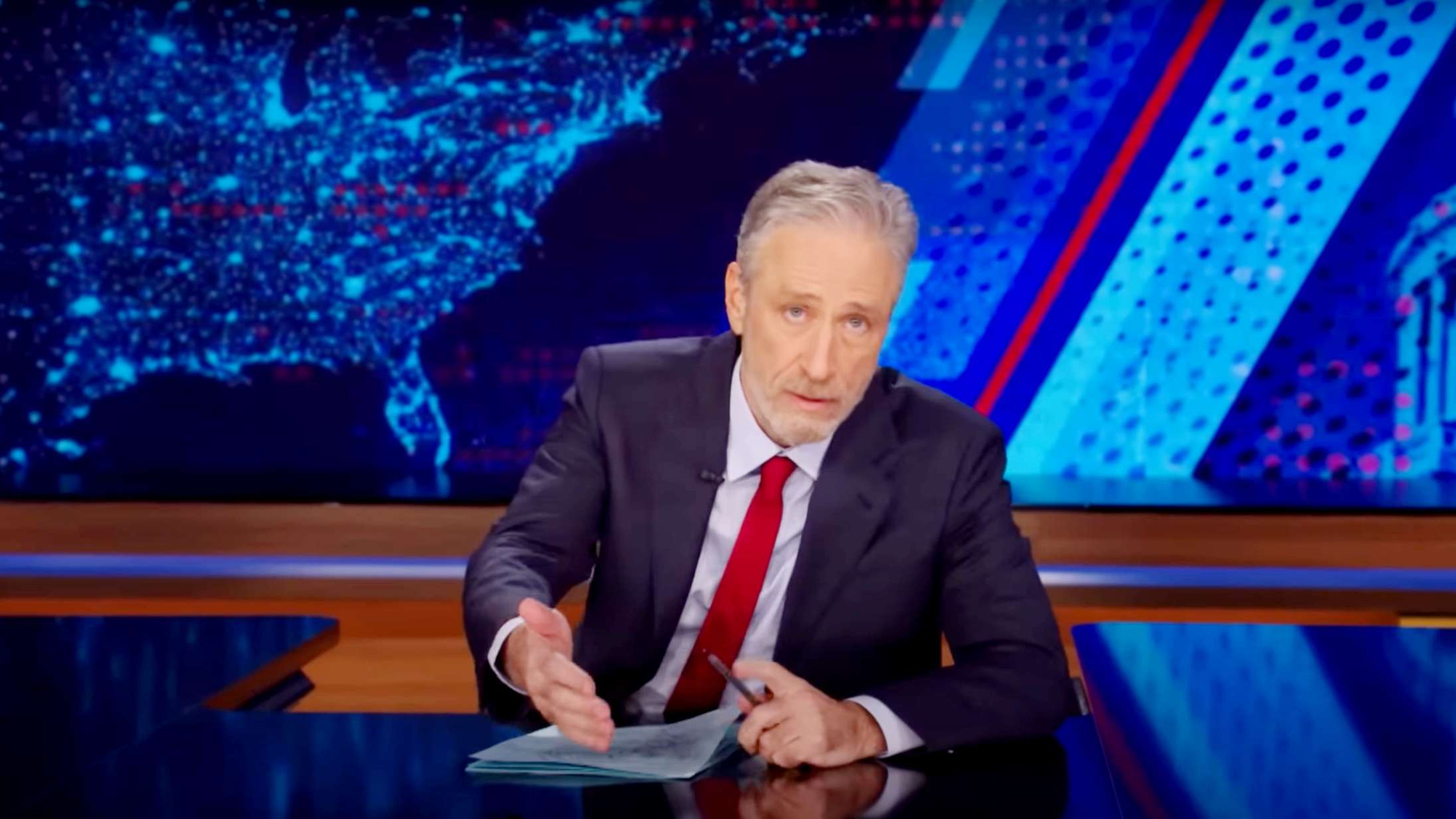 I sit ’The Daily Show’-comeback viser Jon Stewart, at han stadig er den skarpeste satiriker i spillet