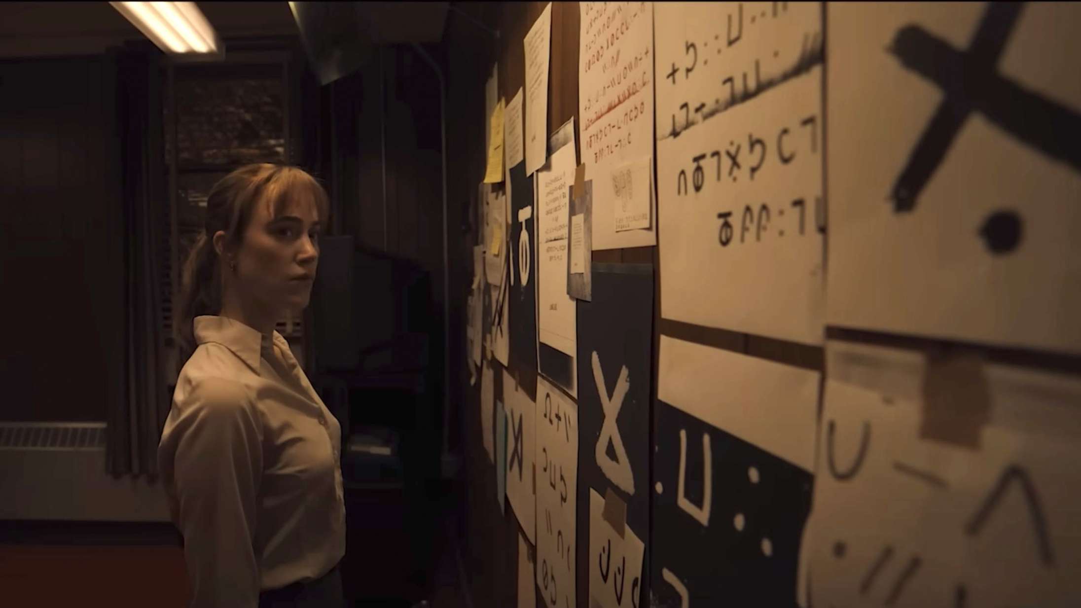 ‘It Follows’-skuespiller kommer på sporet af det okkulte i gyseren ’Longlegs’ – se den ubehagelige trailer