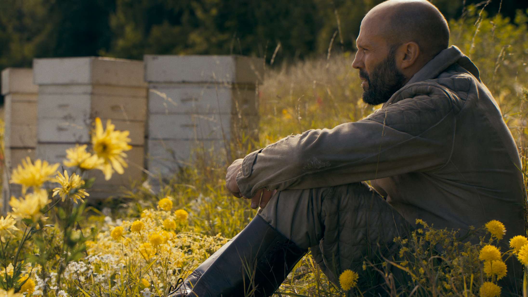 ’The Beekeeper’: Underholdende og udmattende Jason Statham-film slår rekord i bi-jokes