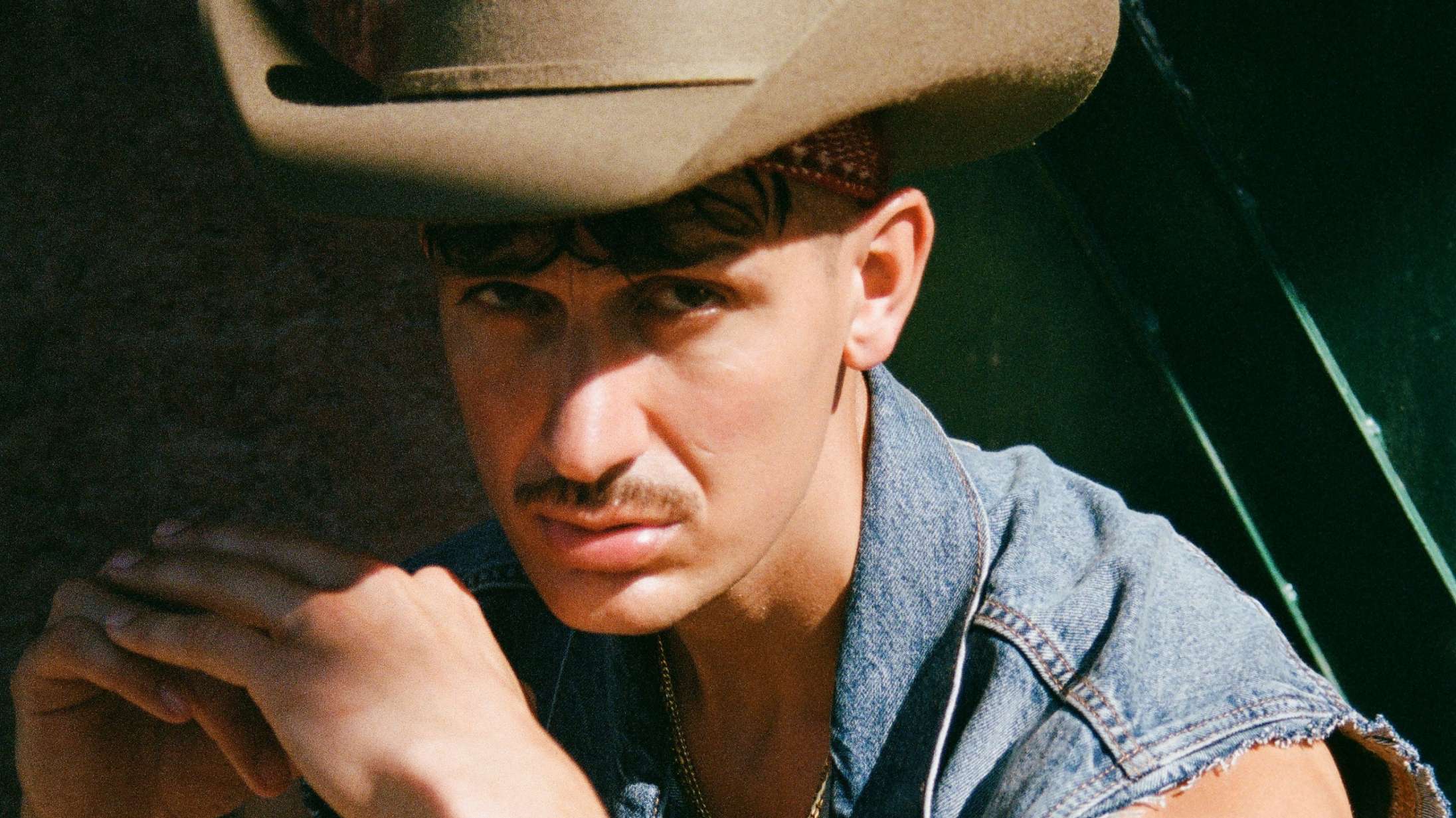 Tobias Rahim har lige afsløret tracklisten til sit næste album