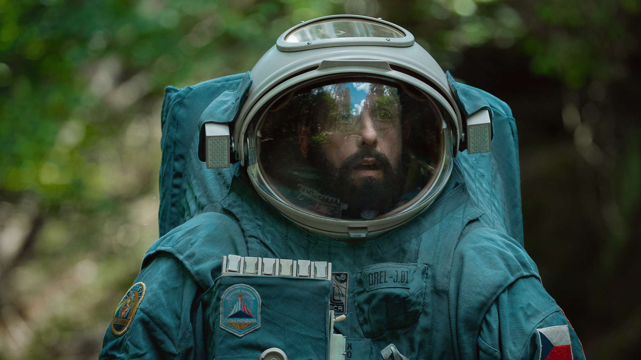 ‘Spaceman’: Adam Sandler i rummet er ’Interstellar’ på dagpenge