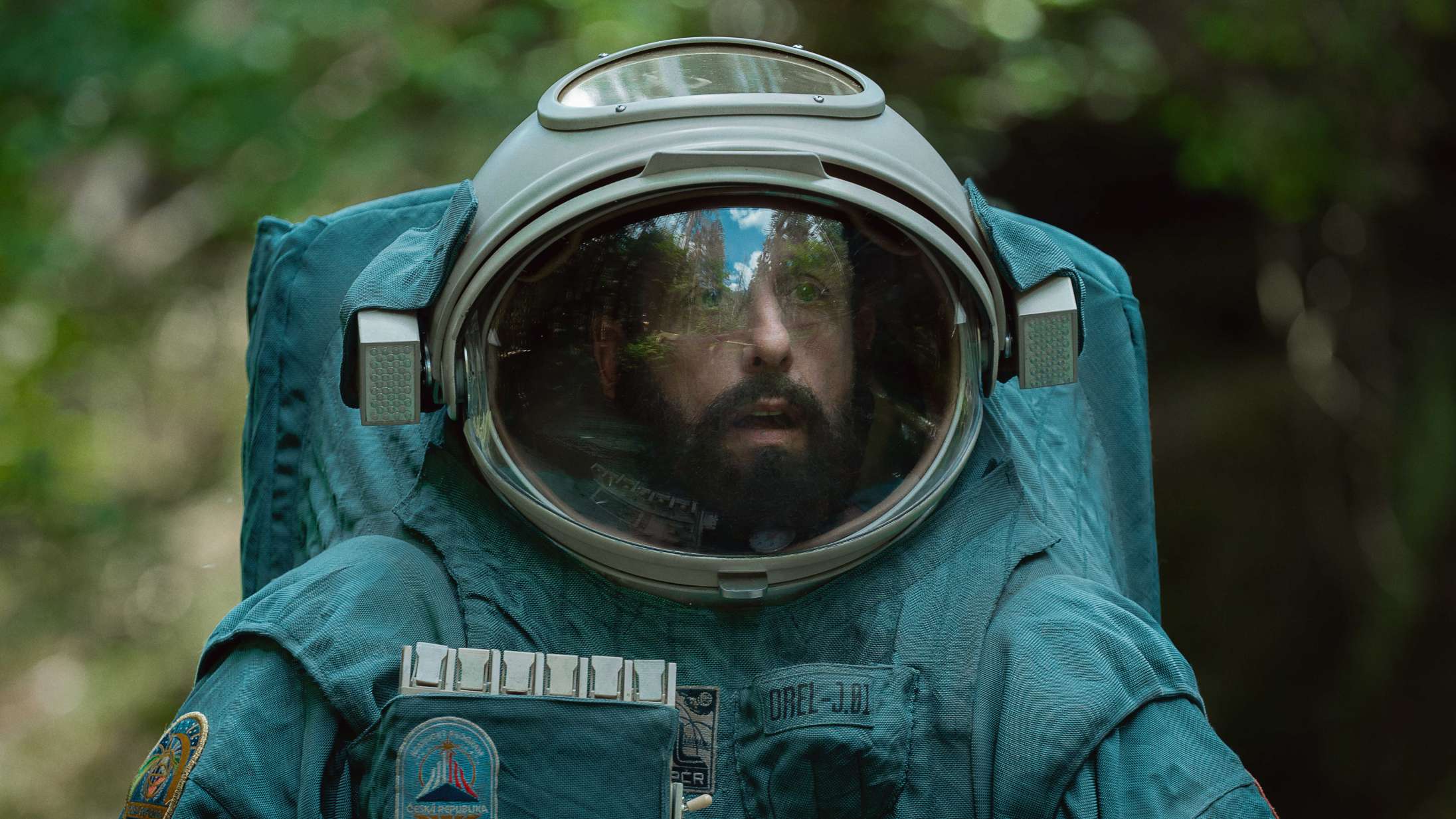 ‘Spaceman’: Adam Sandler i rummet er ’Interstellar’ på dagpenge