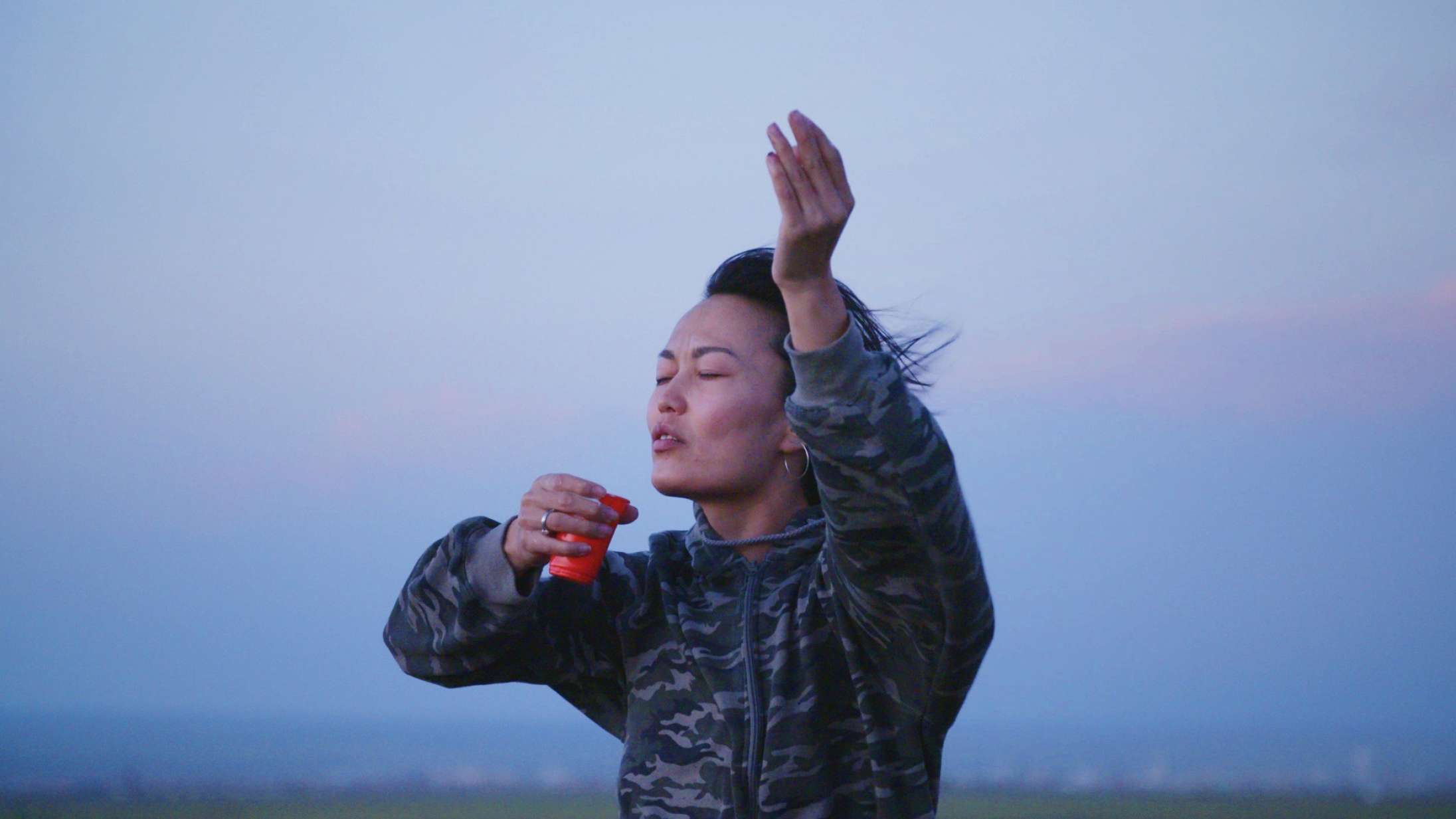 ’Daughter of Genghis’: Hun er nationalist, bandeleder og mor – og centrum for ny dansk debutfilm