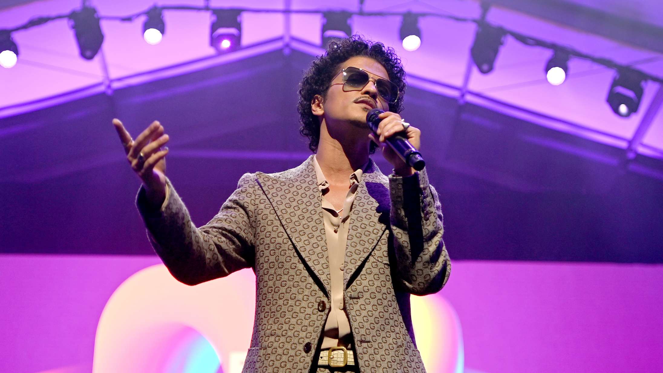 Bruno Mars’ arbejdsgiver afviser historie om spillegæld på over 300 millioner kroner