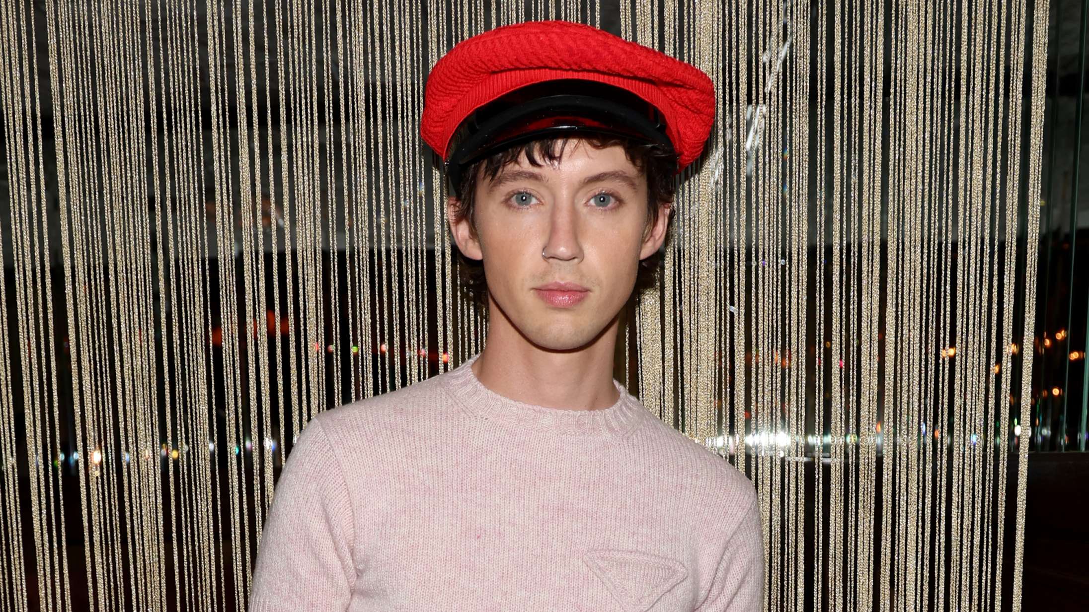 Troye Sivan har det perfekte svar til »syg fucking plastikkirurg«, der kritiserer hans ansigt