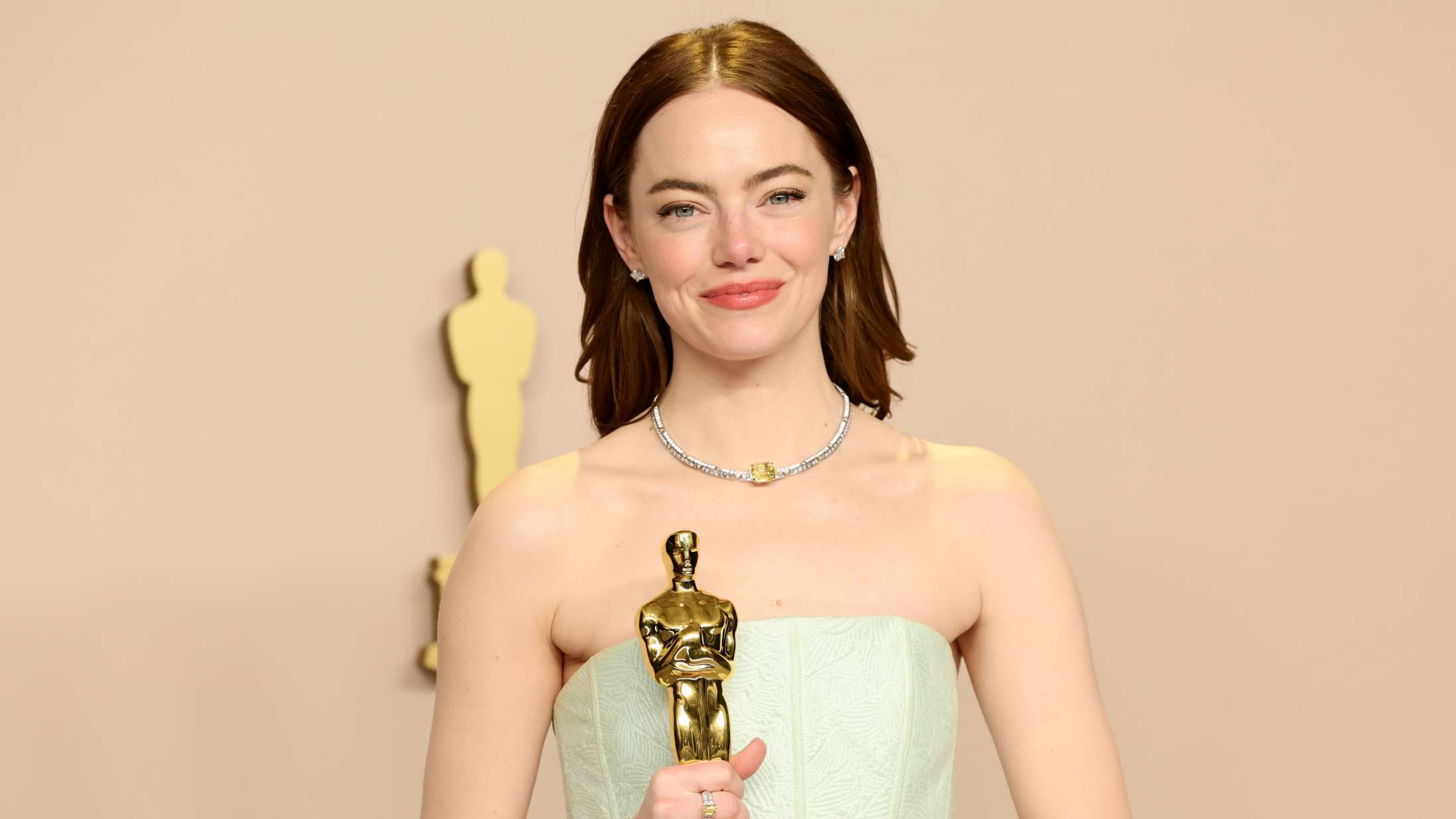 Chokeret Emma Stone i ødelagt kjole takkede Lily Gladstone i Oscar-tale – se den her