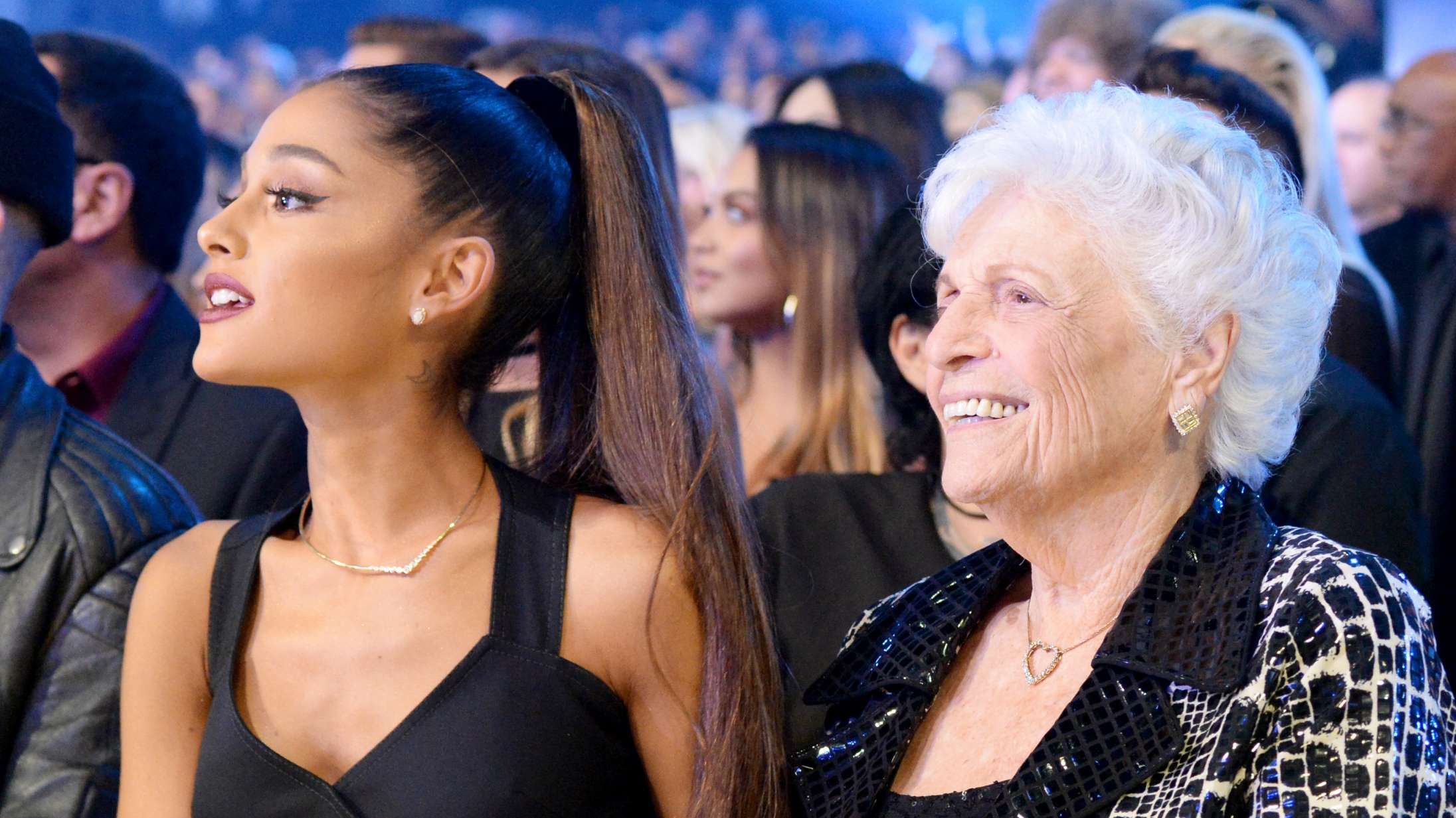 Ariana Grandes 98-årige bedstemor sætter vild hitlisterekord