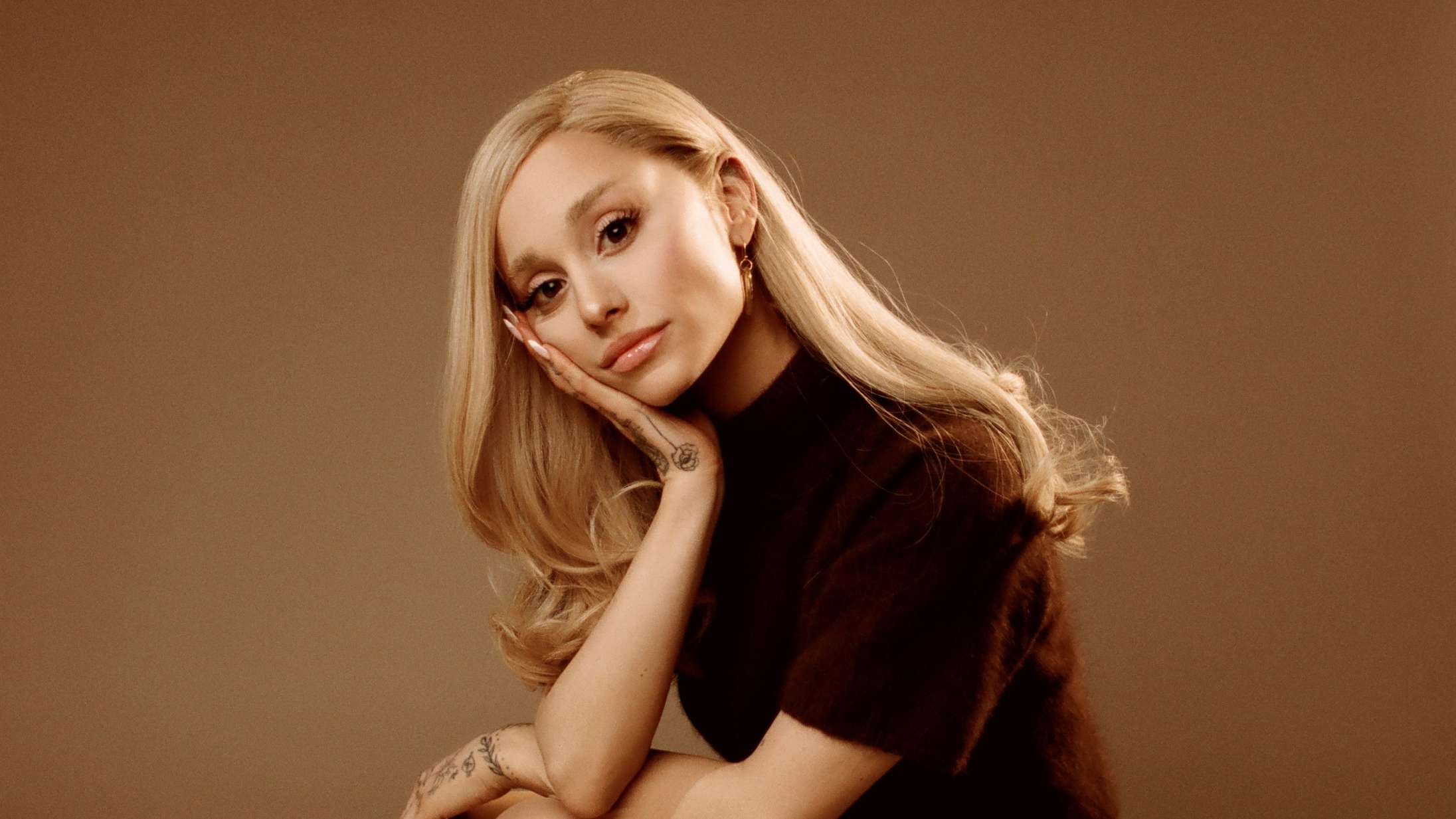 ‘Eternal Sunshine’: Ariana Grande bortforklarer sine følelser med selvhjælpssprog fra TikTok