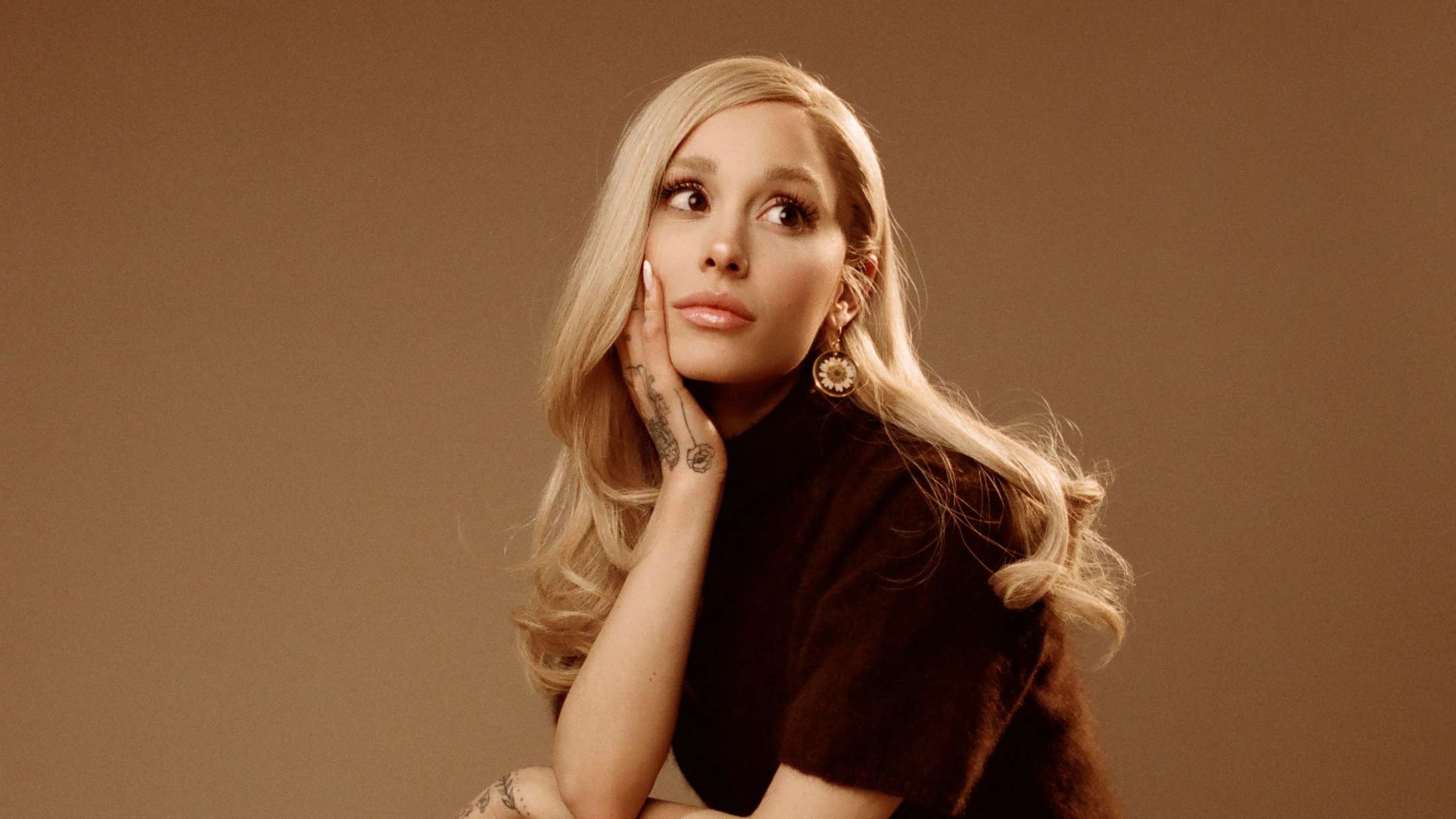 Ariana Grande forklarer forandret stemme i viral video