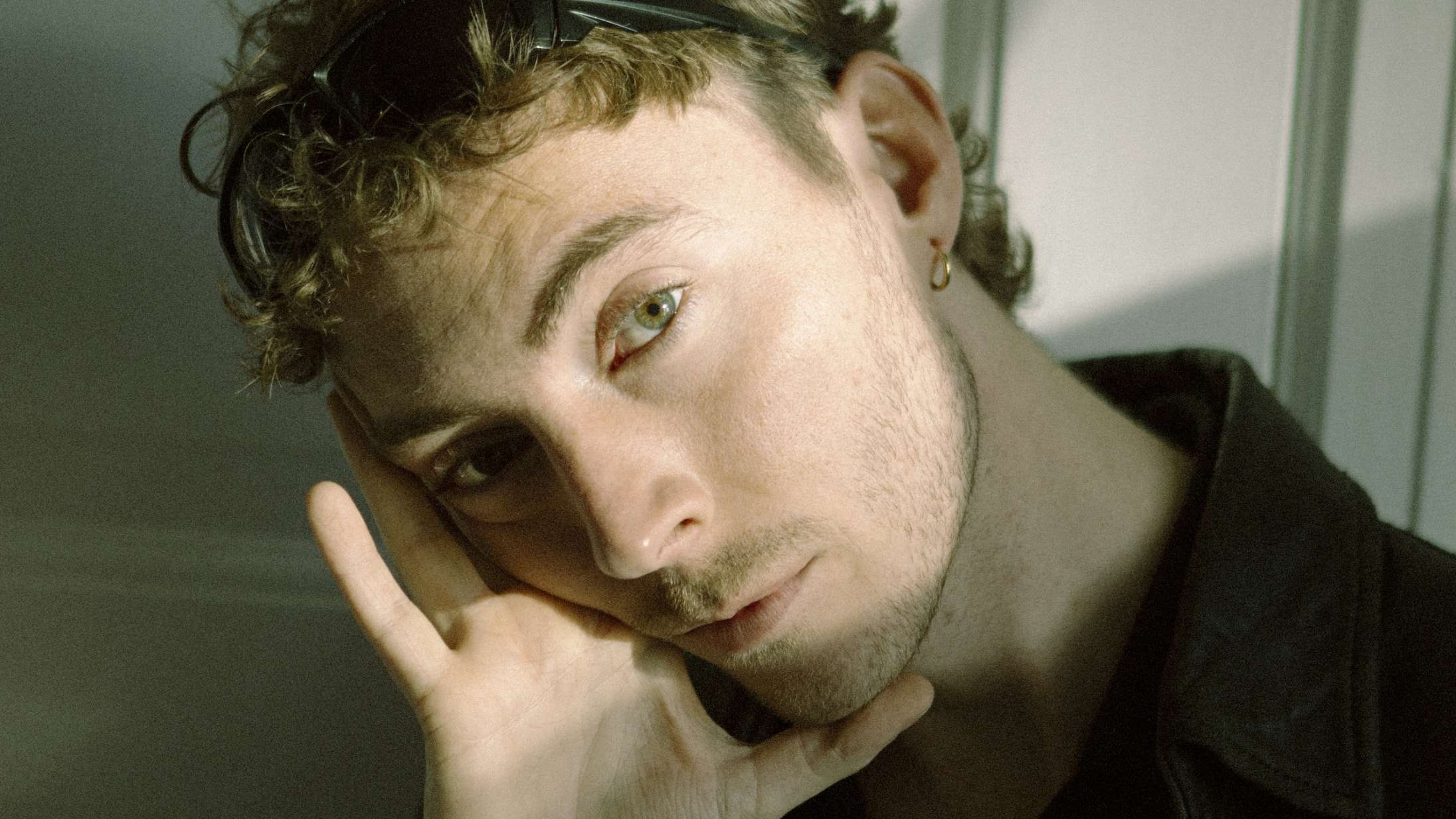 Lasse Dein ville gerne høre flere podcasts, men der er ikke tid når han arbejder på sin egen