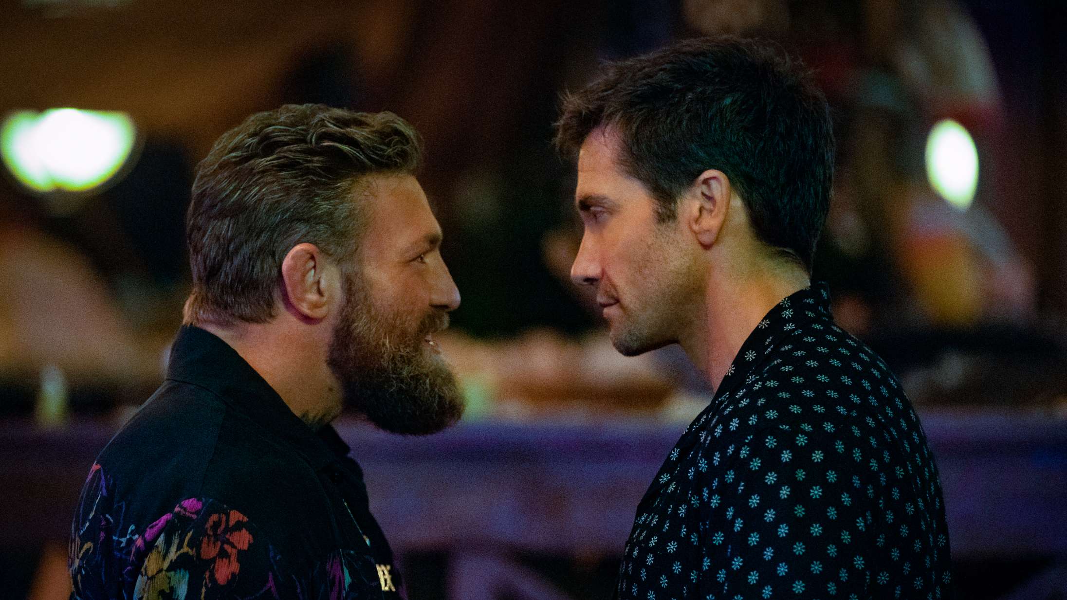 ‘Road House’: 80’er-remake med Jake Gyllenhaal og Conor McGregor er mere underholdende end sammenhængende
