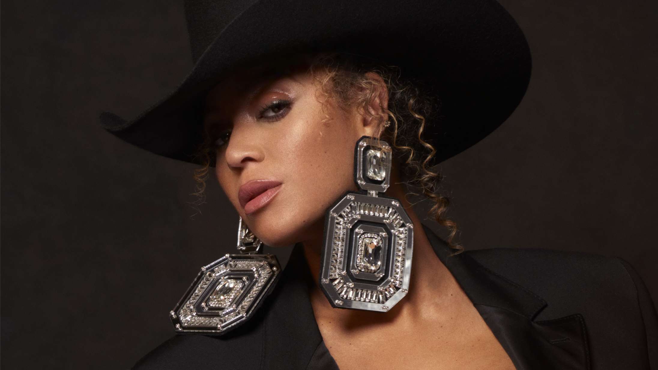 Beyoncés nye album ‘Cowboy Carter’ er ude med besøg af Miley Cyrus