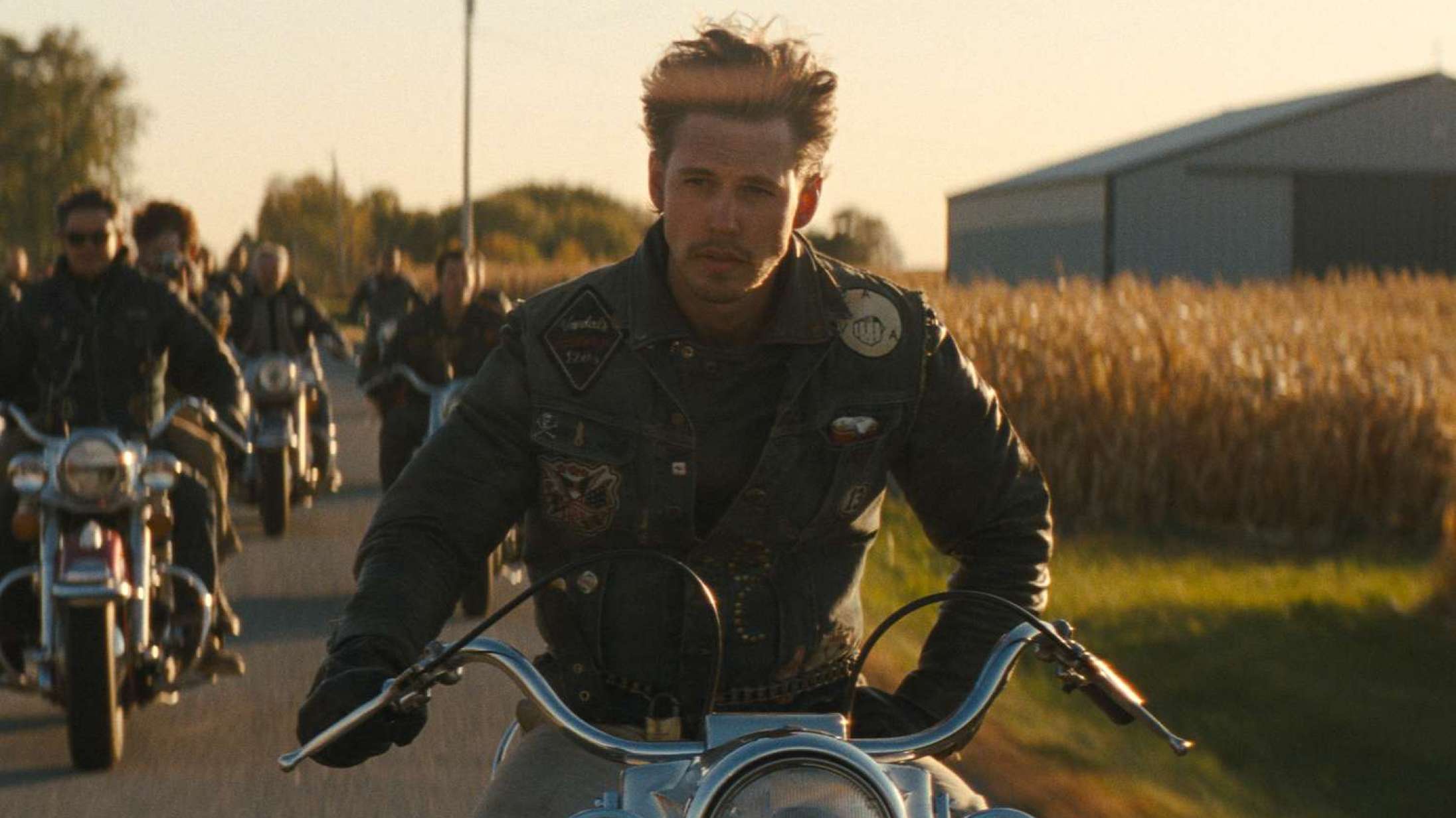 Tom Holland og Austin Butler mødes som skandaleramte racerbrødre i ny film