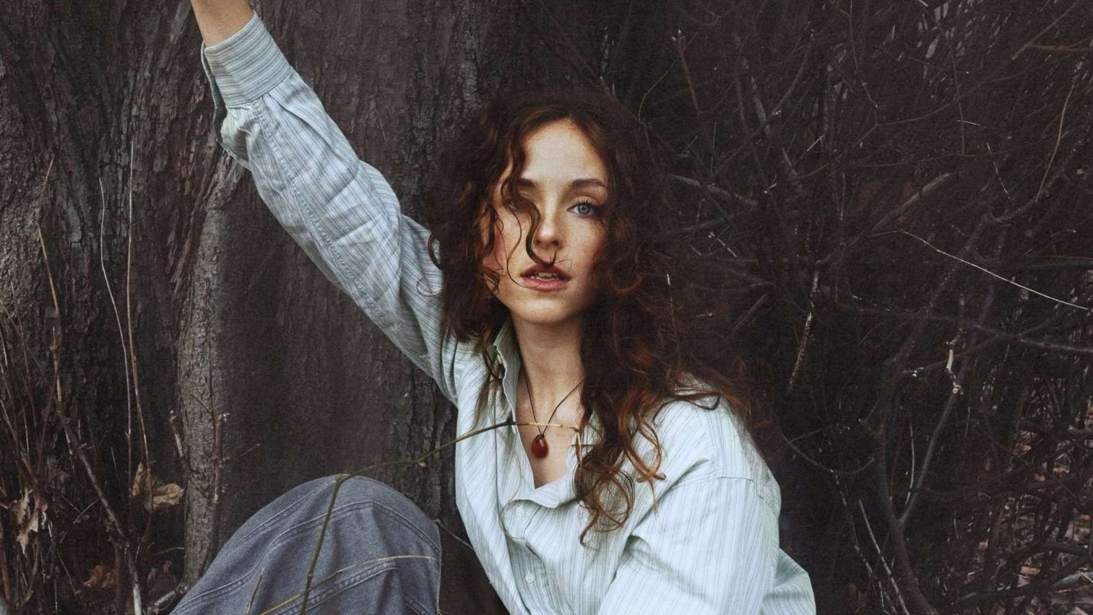 Premiere: Karoline Funders debutsingle gør ondt alle de rigtige steder – lyt til ‘Vores forhandling’