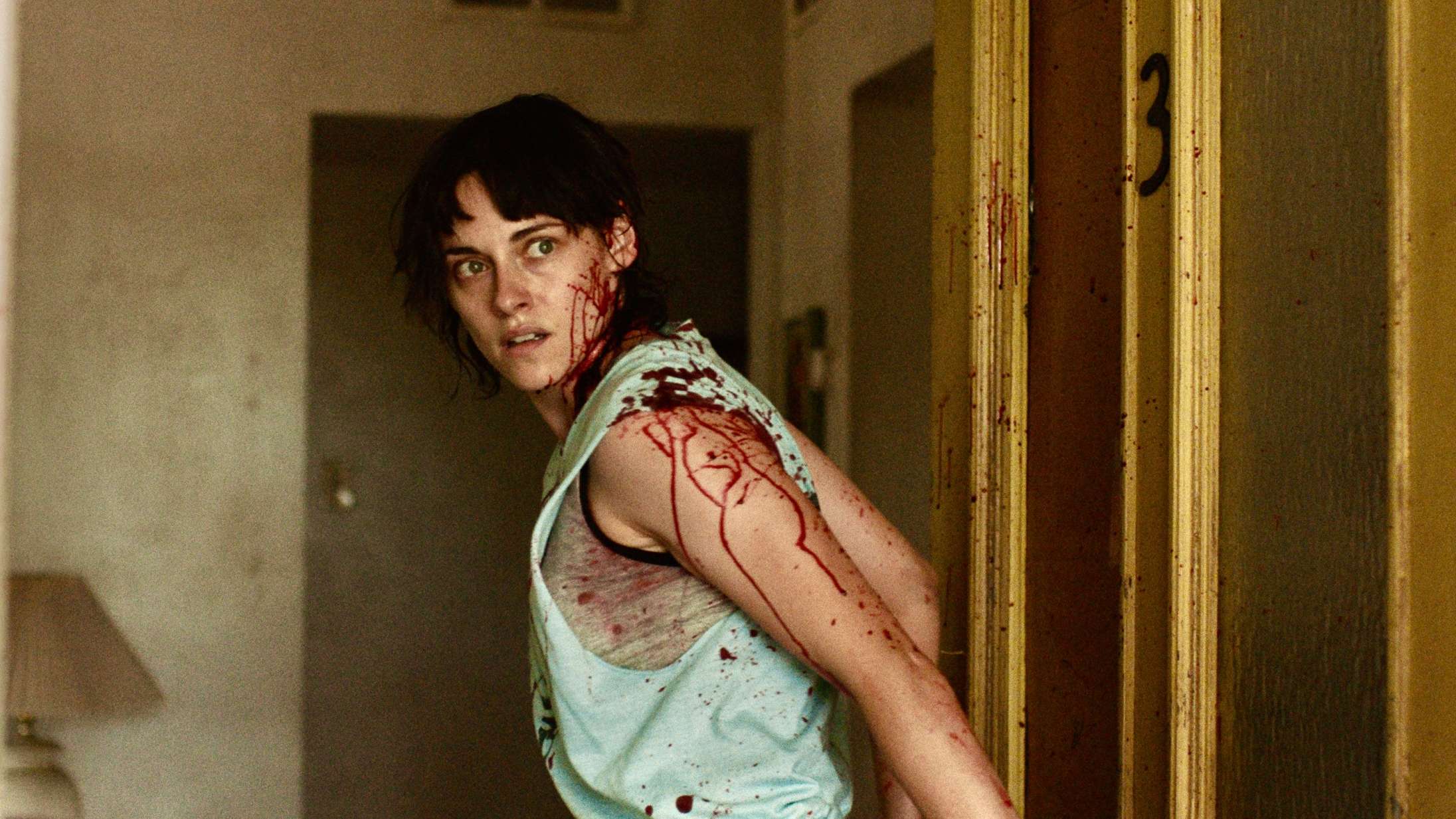 ‘Love Lies Bleeding’: ‘Drive’ møder ‘Titane’ i Kristen Stewarts grotesk blodige bodybuilder-thriller