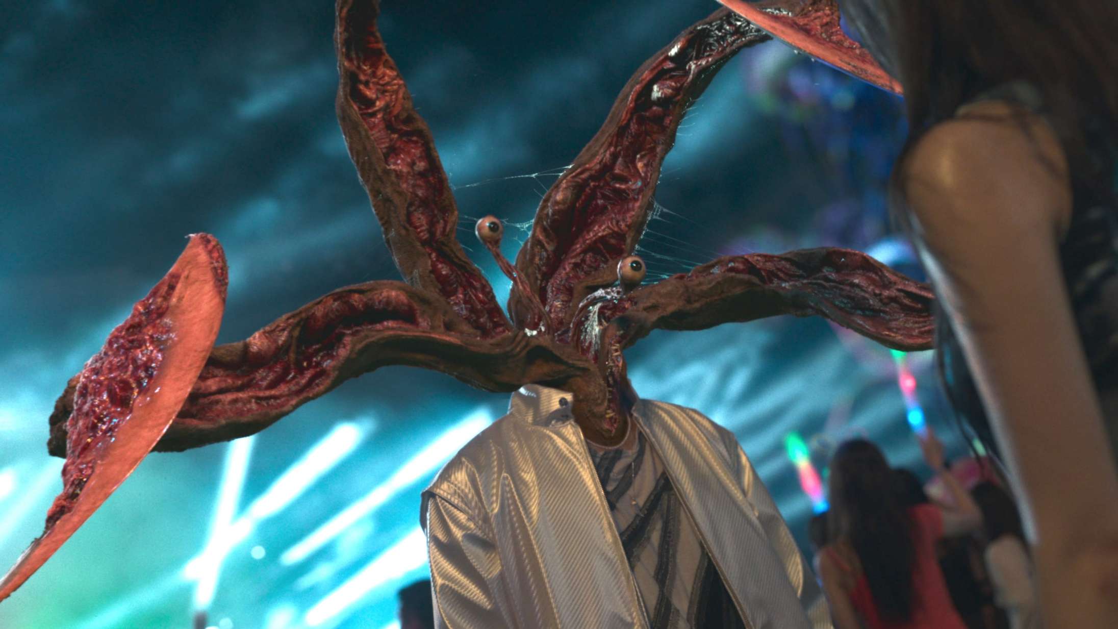 ’Parasyte: The Grey’: Sydkoreansk monsterserie på Netflix giver et stort, dumt smil over hele ansigtet