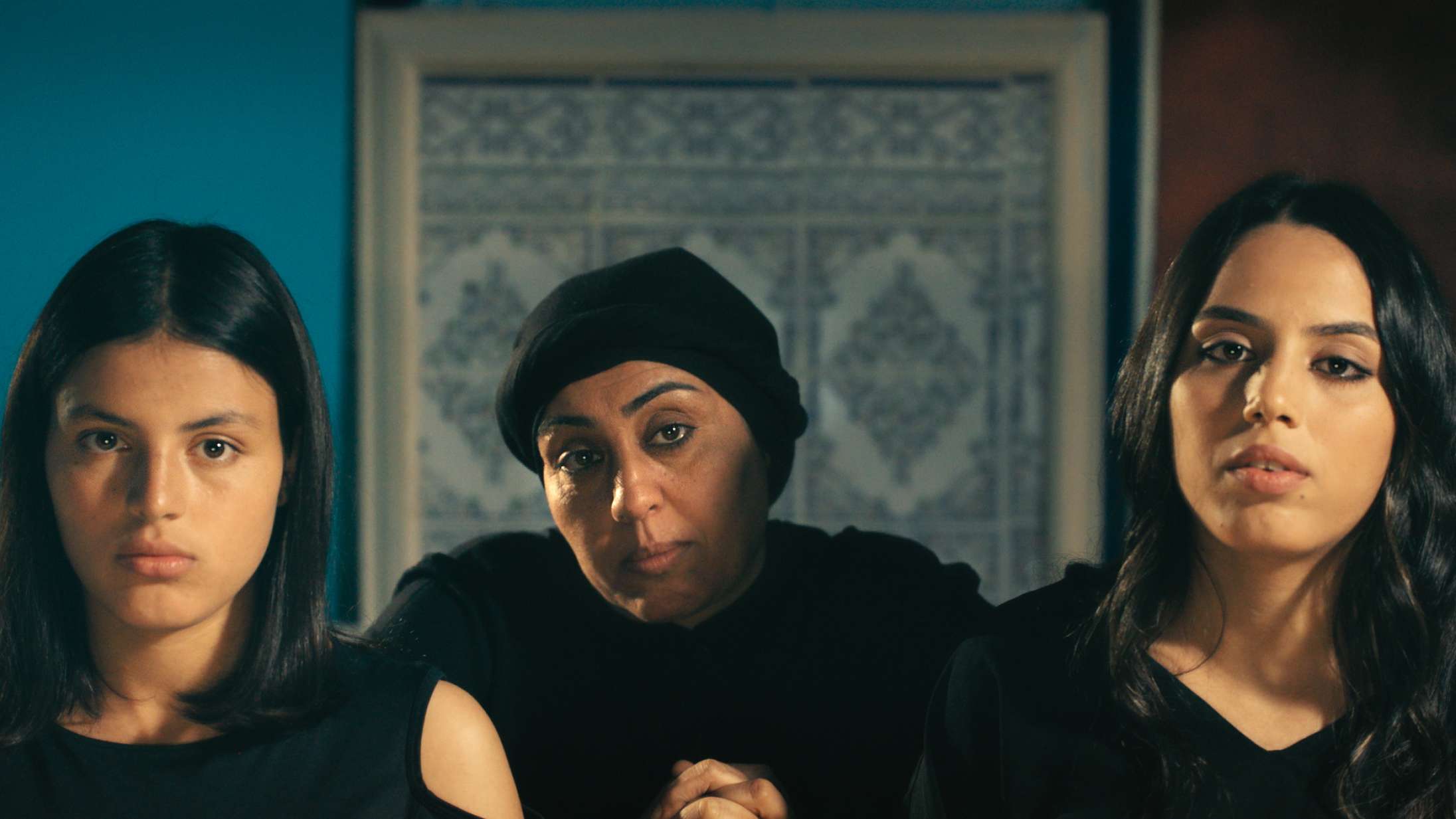 ’Fire døtre’: Man skal forberede sig på en voldsom overraskelse i opfindsom Oscar-nomineret dokumentar