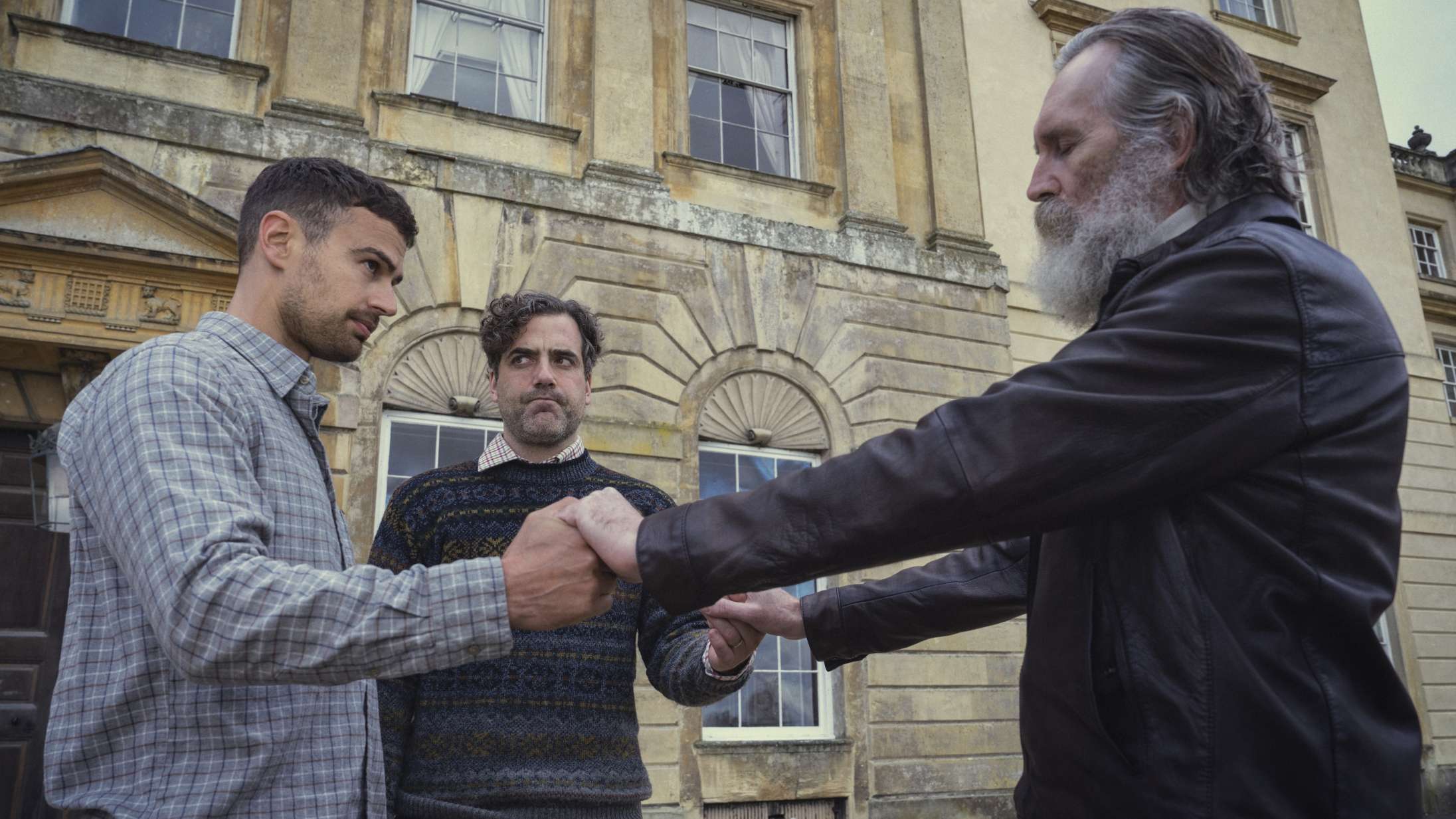 De fem mest forrygende karakterer i Netflix-hittet ’The Gentlemen’ – og to lovlig fesne