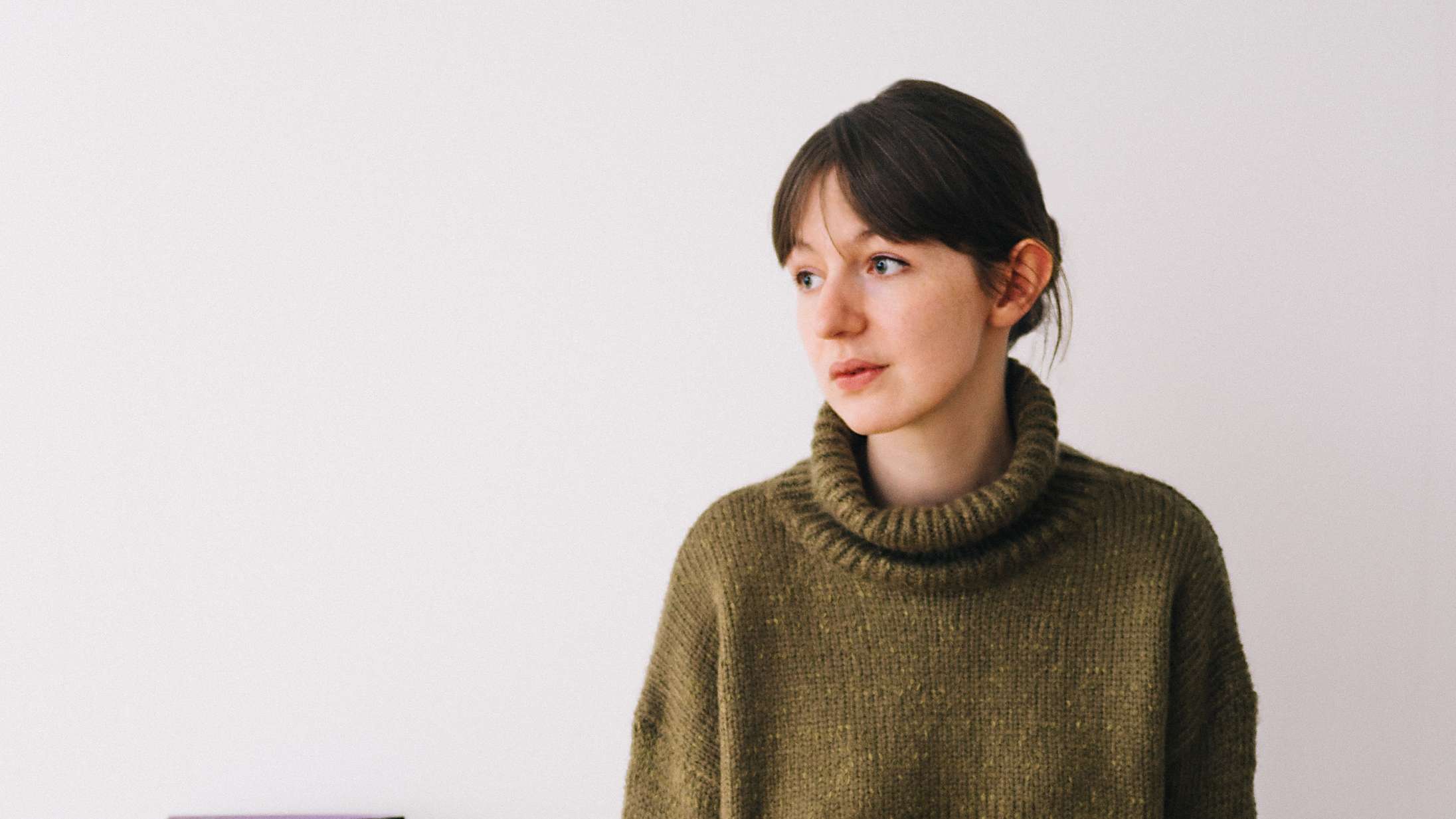 Her er forsiden til Sally Rooneys nye roman