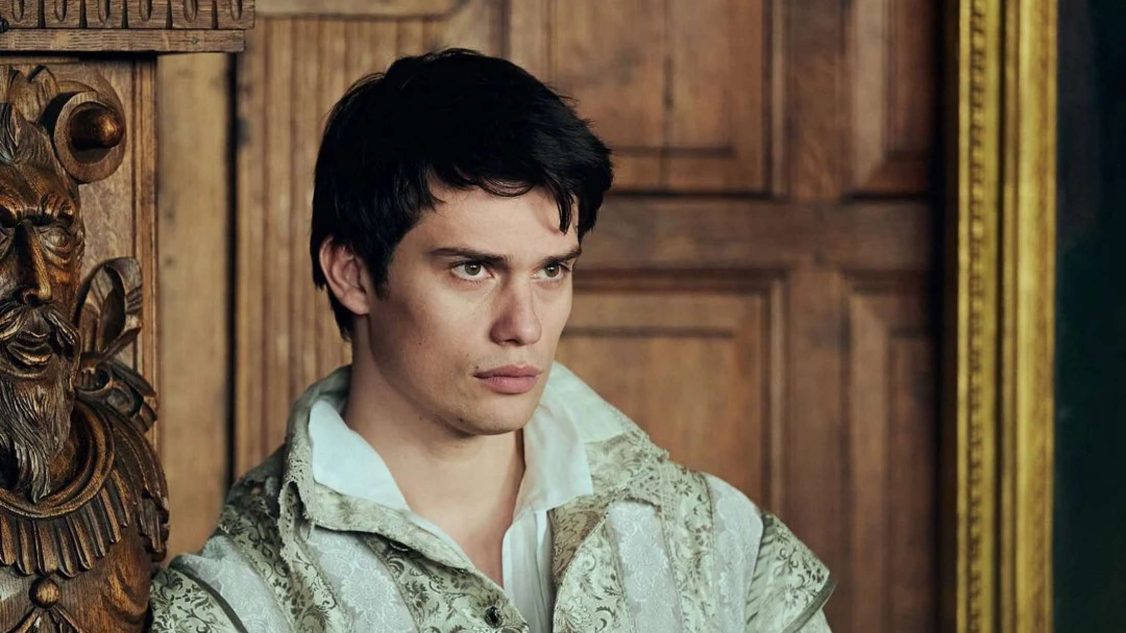 Alle vil forføres af Nicholas Galitzine – selv drømmer han om at være mere end en sexet prins