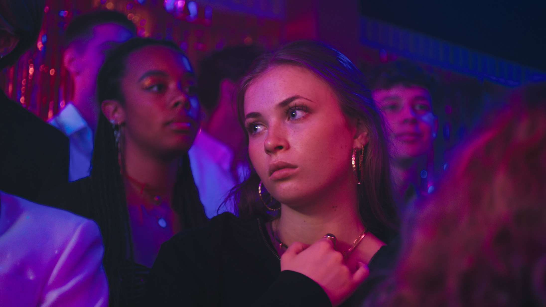 Det skal du streame i maj – fra dansksvensk thrillerserie til DR’s efterskoledrama