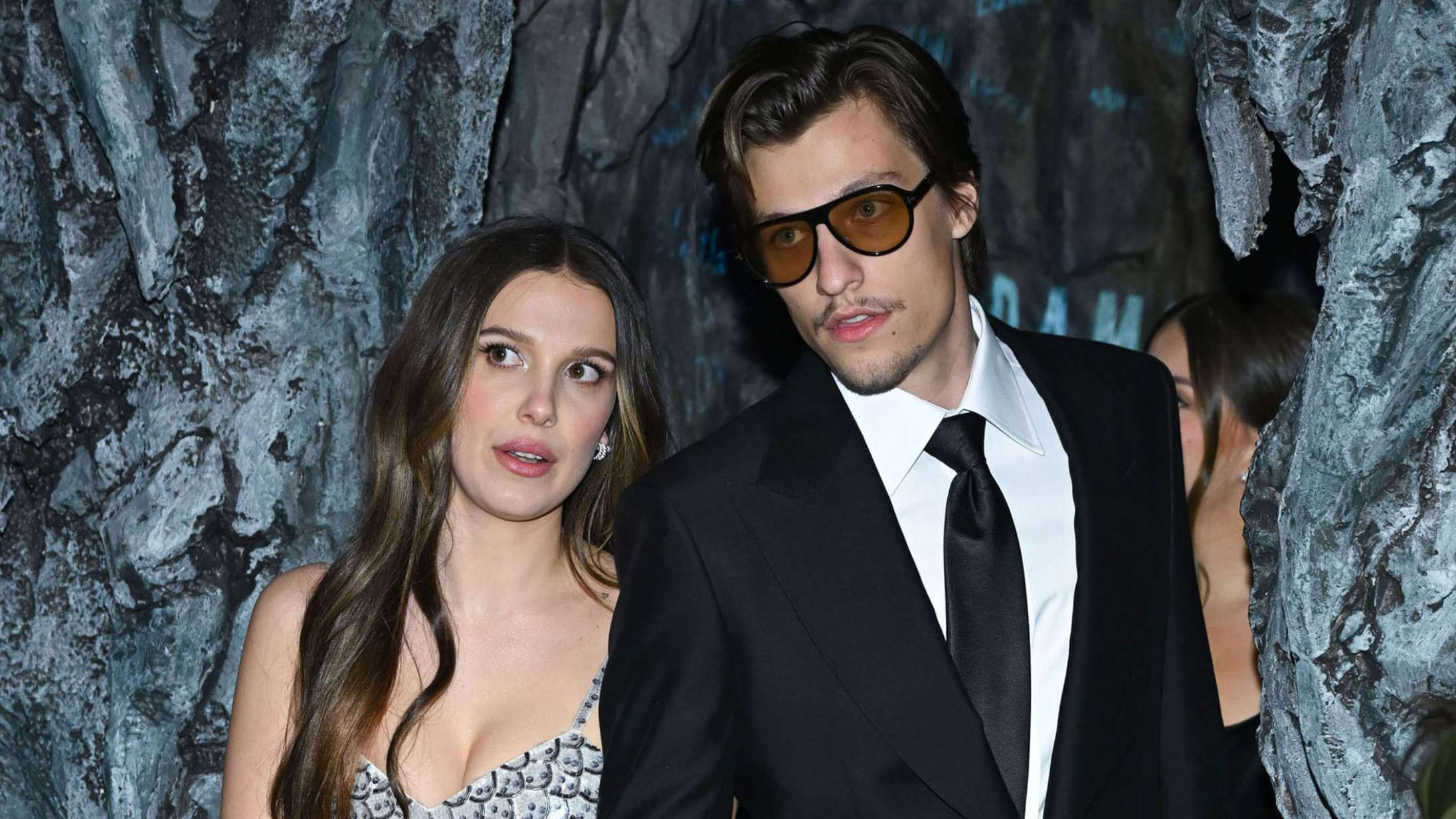 Millie Bobby Brown er blevet gift med rocklegendes søn