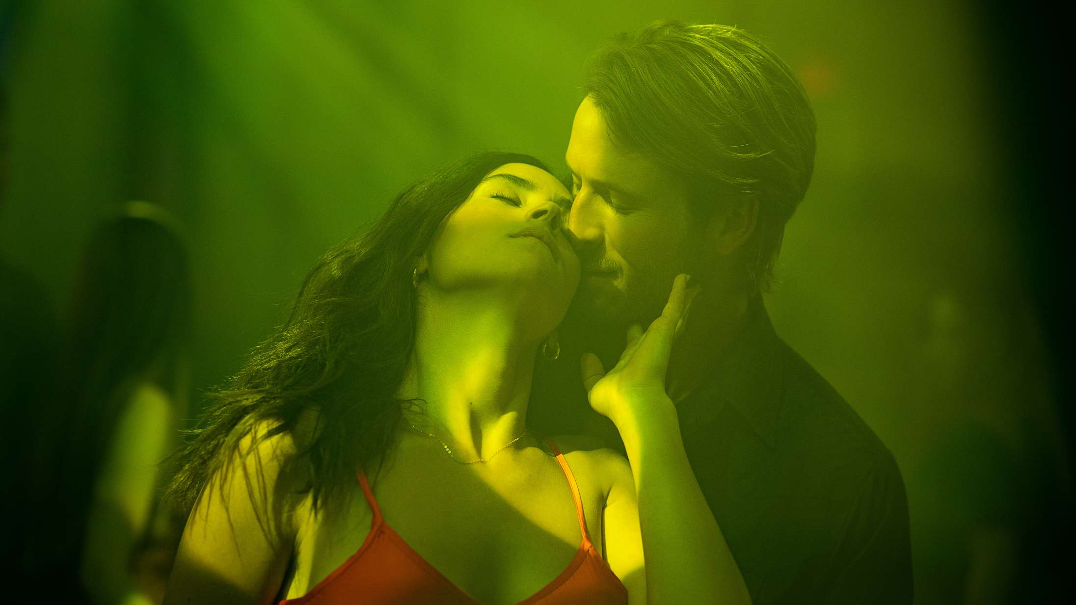 ’Hit Man’: Richard Linklaters nye film er drengedrøm og mandehørm af den mest underholdende slags