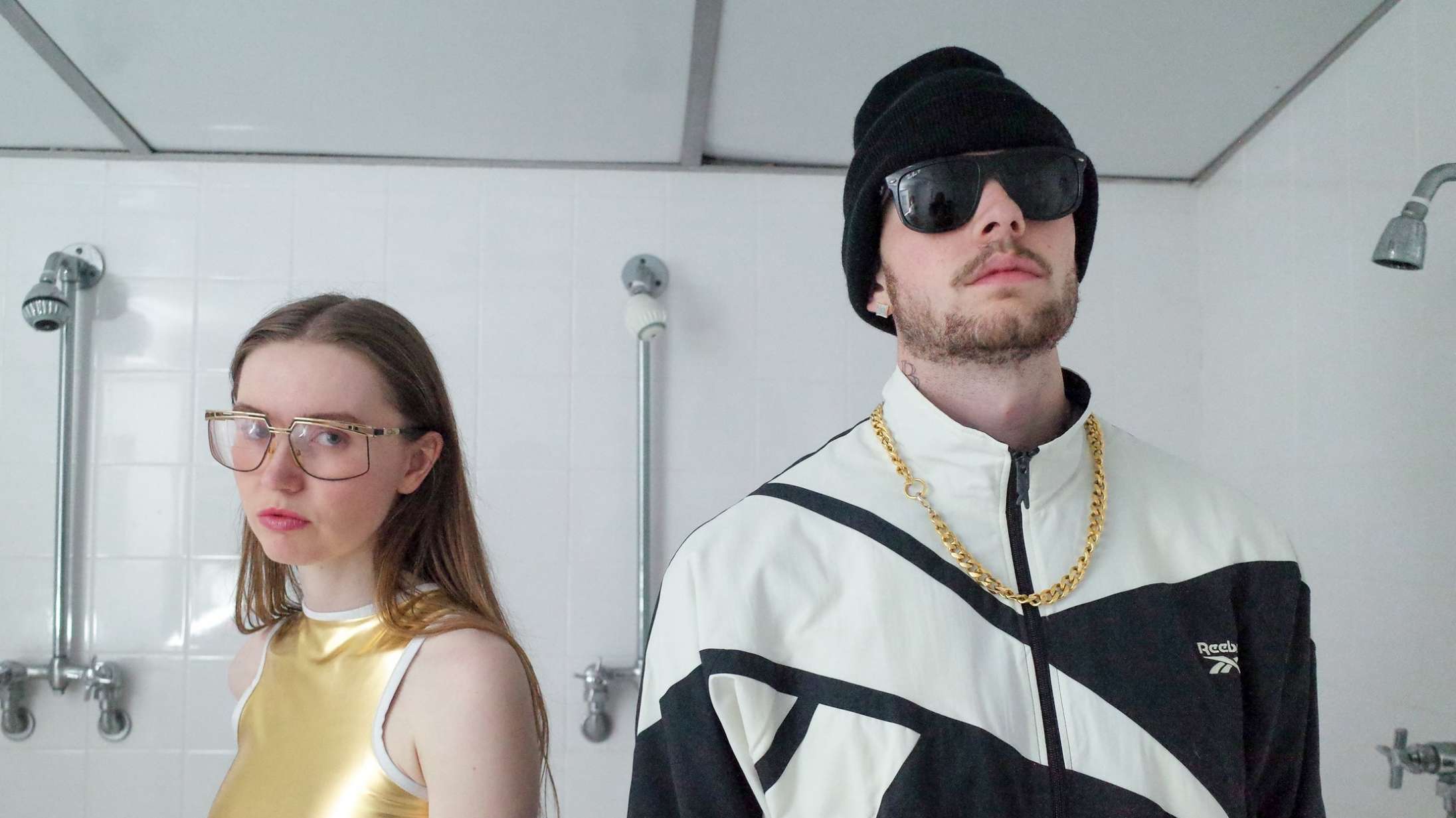 Sex, stoffer og electroclash: Snow Strippers er en gave til alle, der savner Crystal Castles