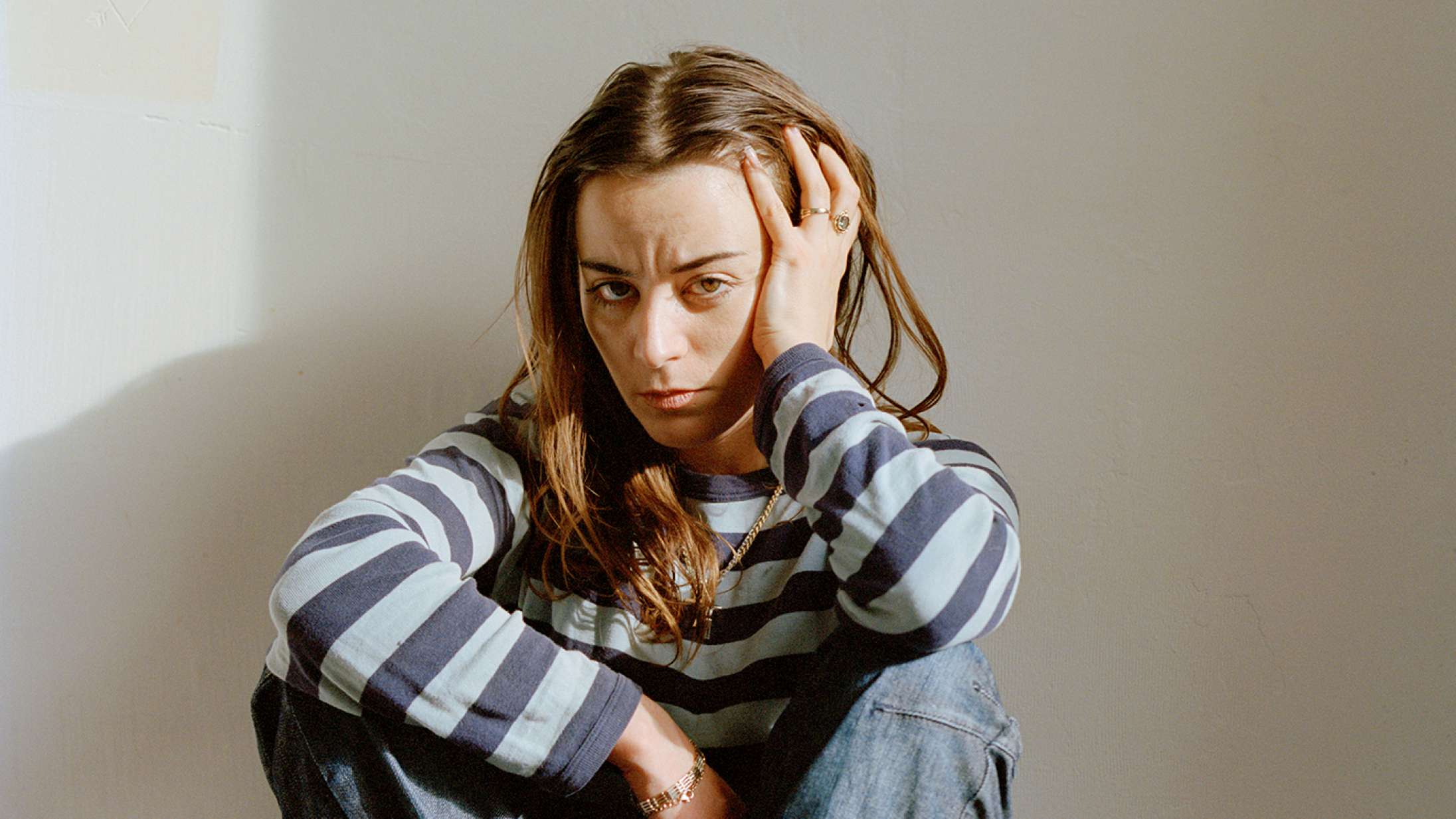 10 bøger vi vil læse denne måned: Fra fashionhorror og hedonistisk heksekult til respekteret dansk musikers romandebut