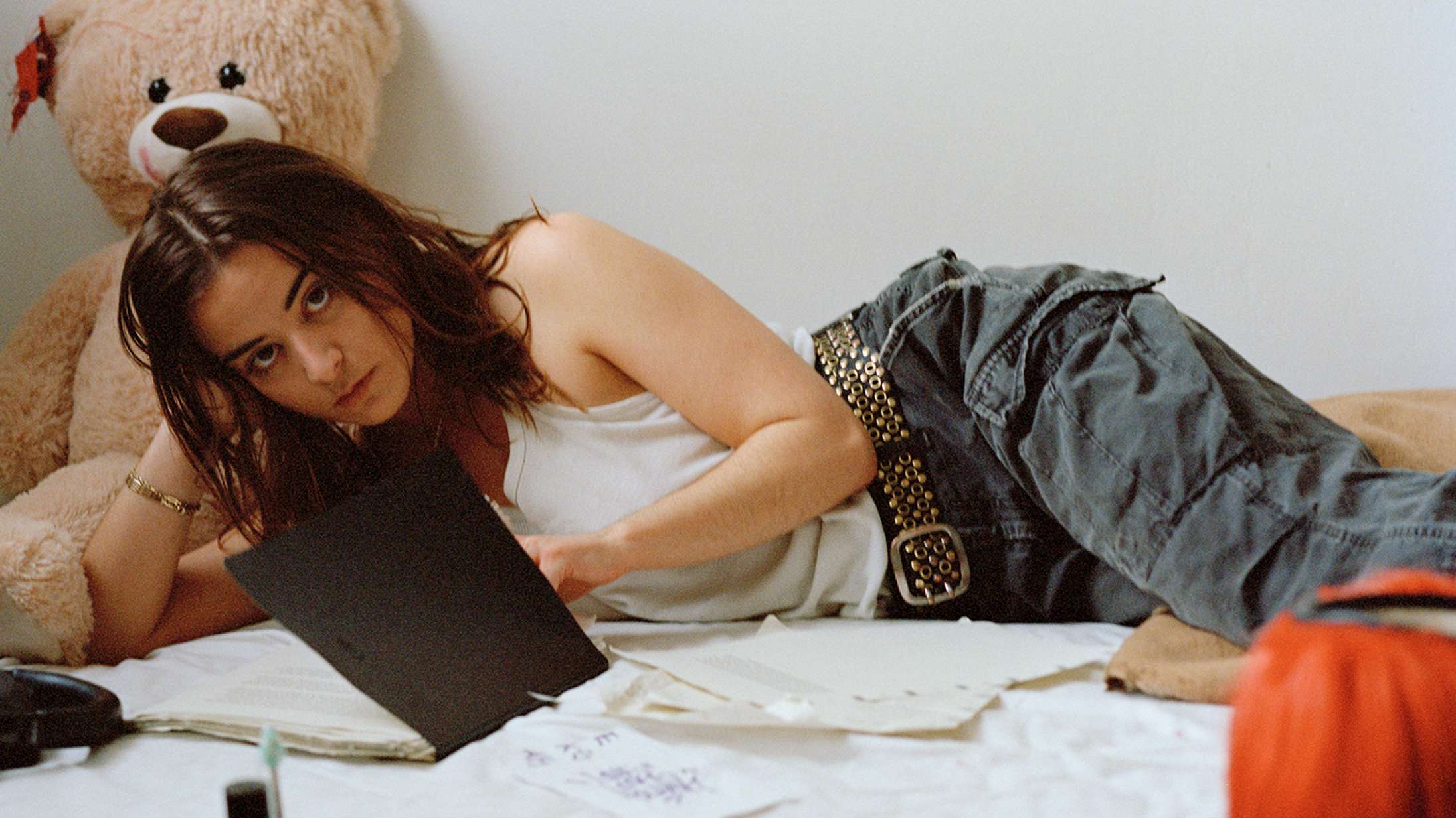 Kærlighedklichéer vendes på vrangen i fashionhorror-romanen ‘Love Looks Bleak’