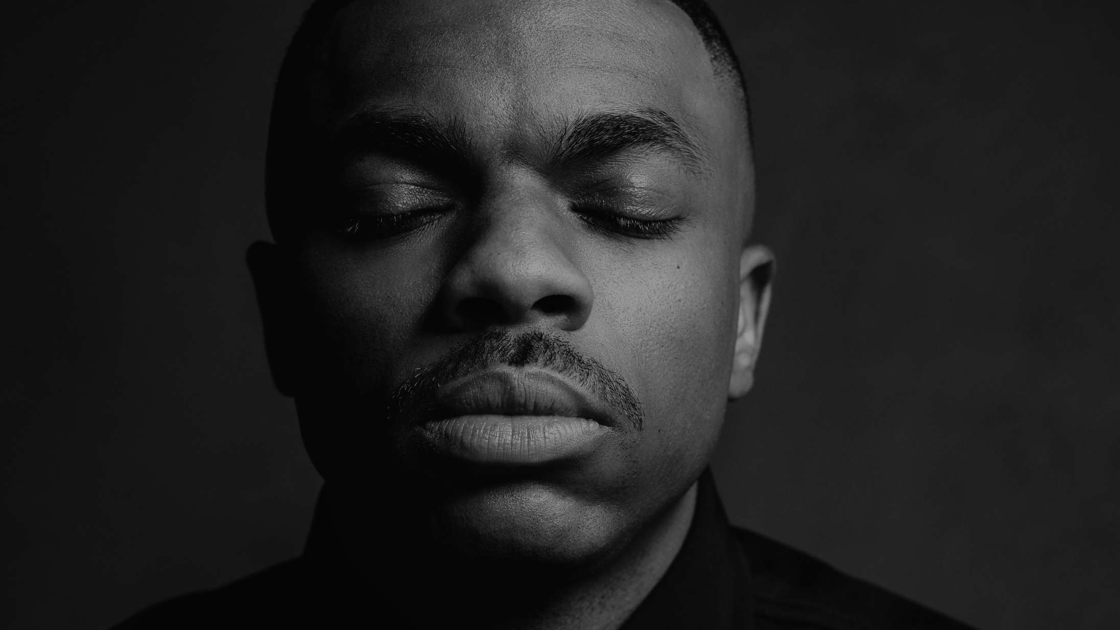 Vince Staples plages af skygger fra fortiden på ‘Dark Times’