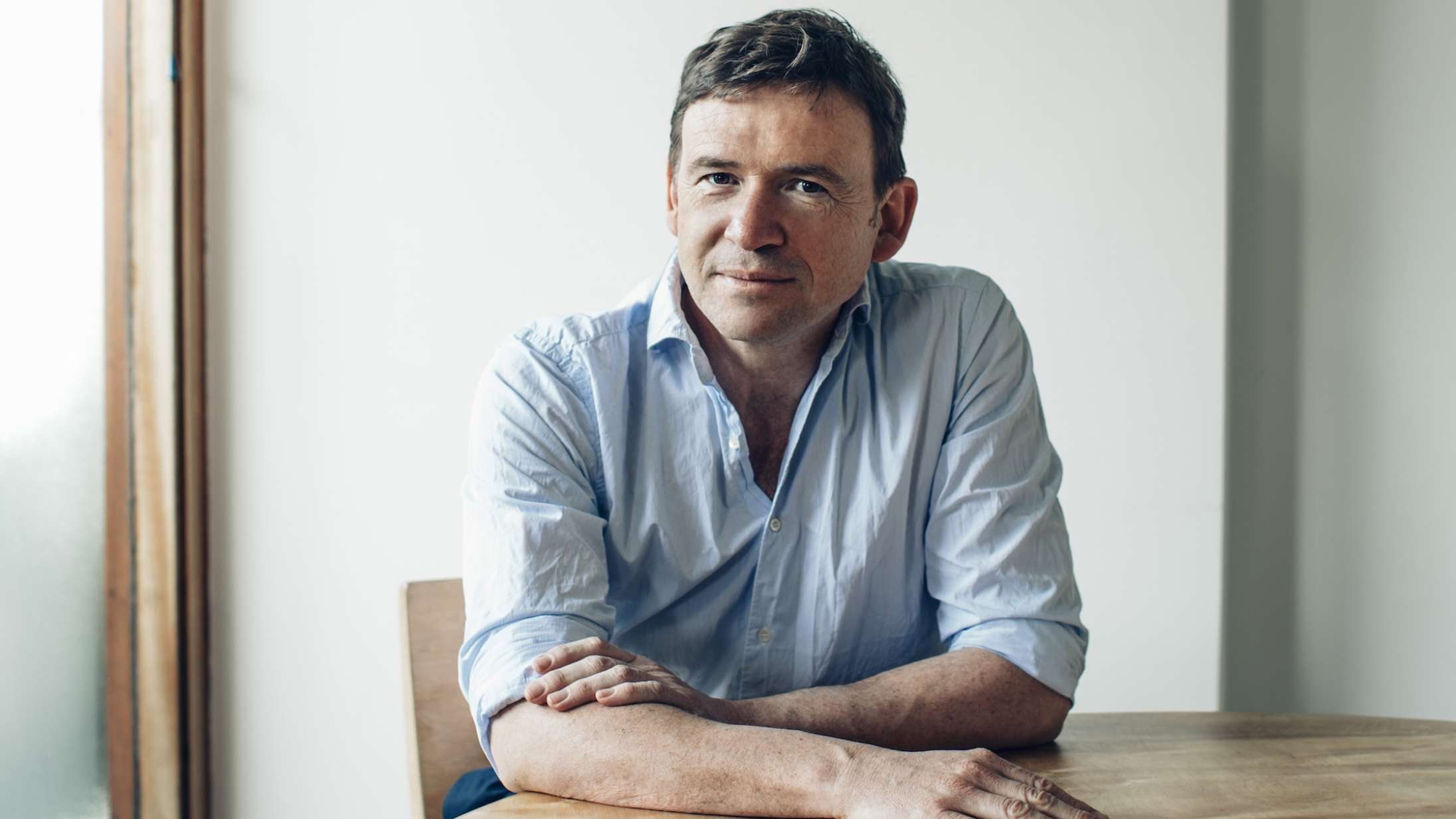 ‘Du er her’ trækker effektivt på ‘Bridget Jones’ dagbog’ og ‘Gilmore Girls’, men mangler den romantiske spænding