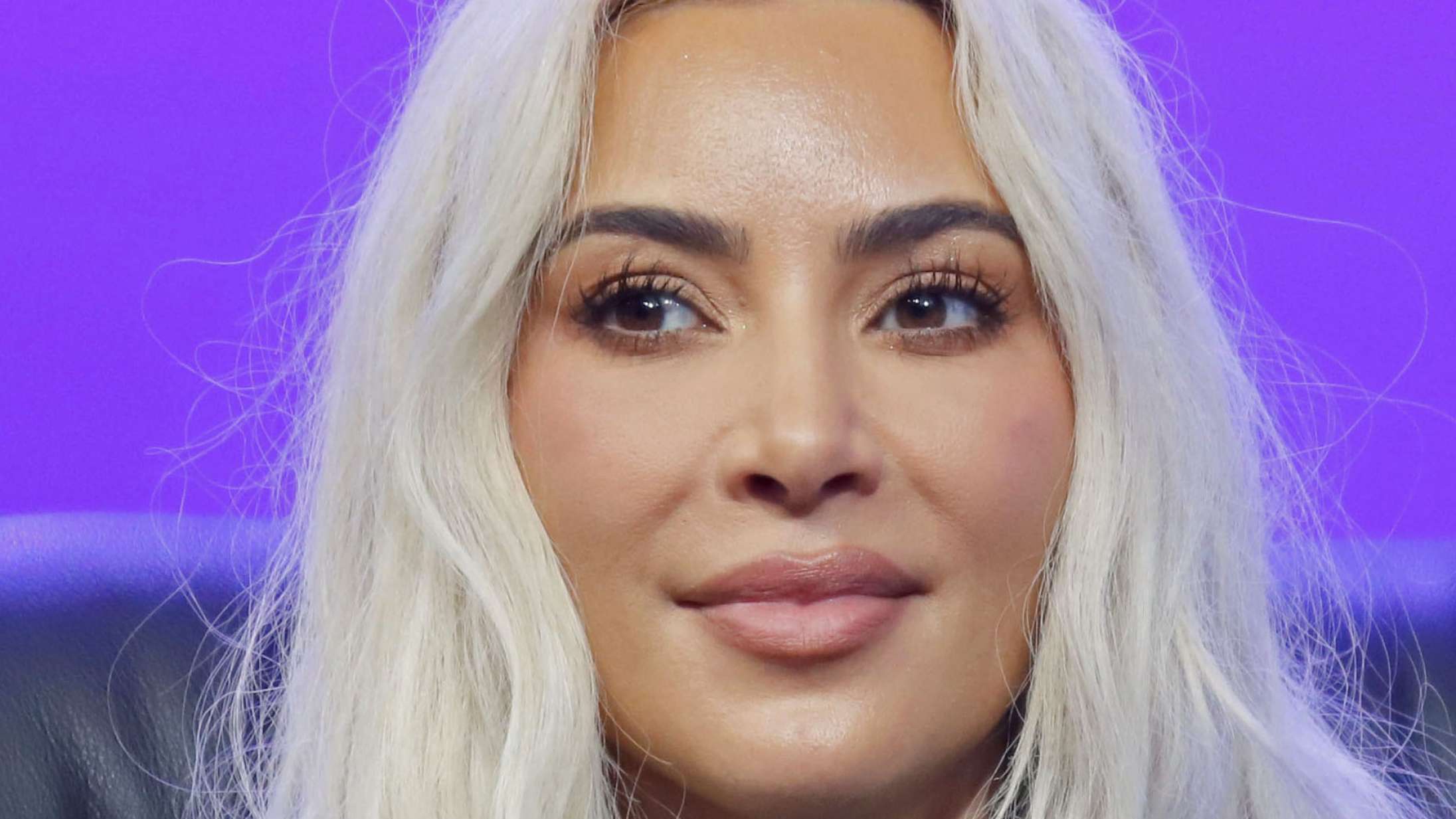 De vidste, at hun var en »rappers hustru«. Nu skal ti mænd i retten for røveri mod Kim Kardashian