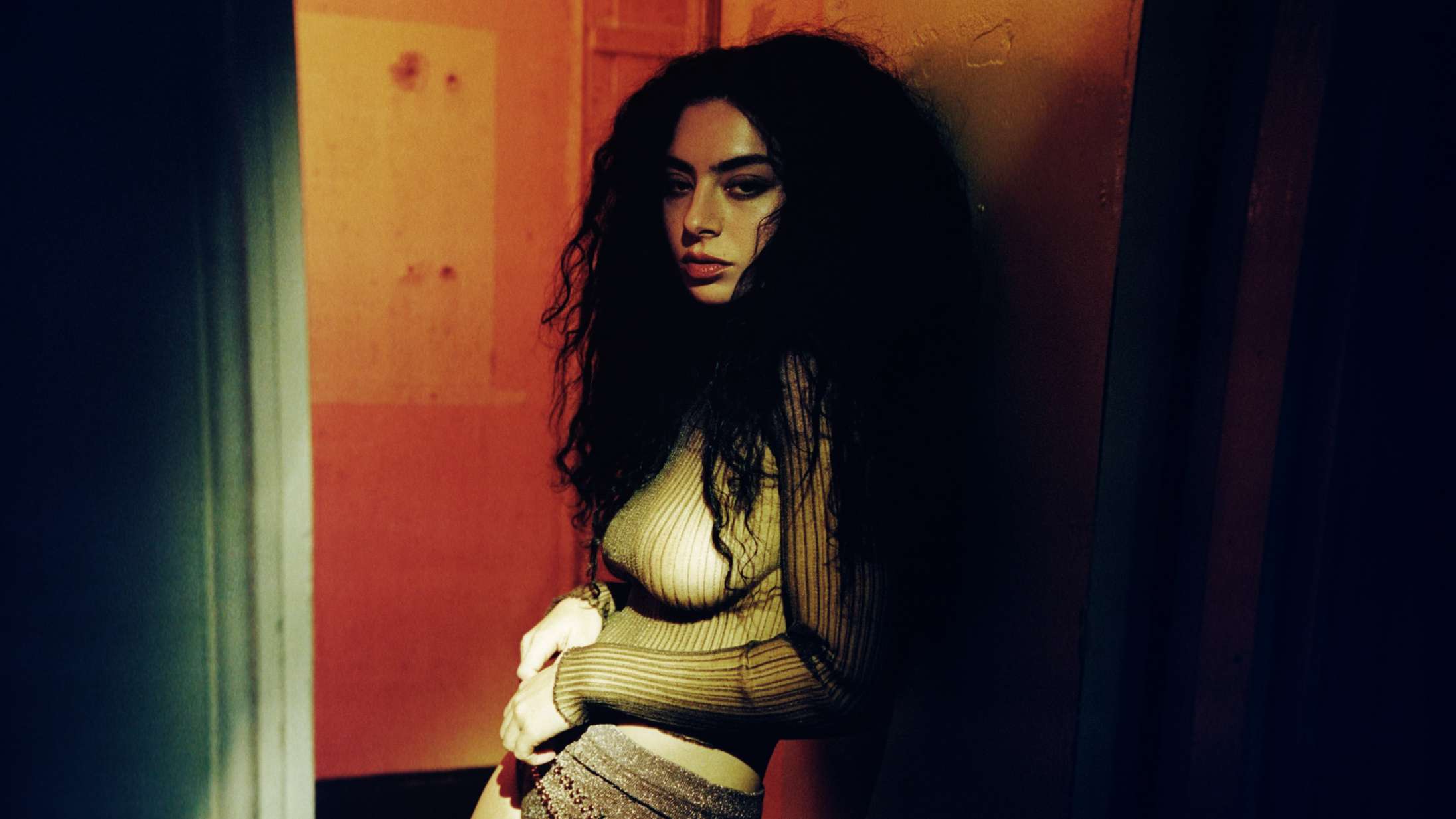 Charli XCX vender tilbage til Roskilde Festival – 20 nye navne i alt