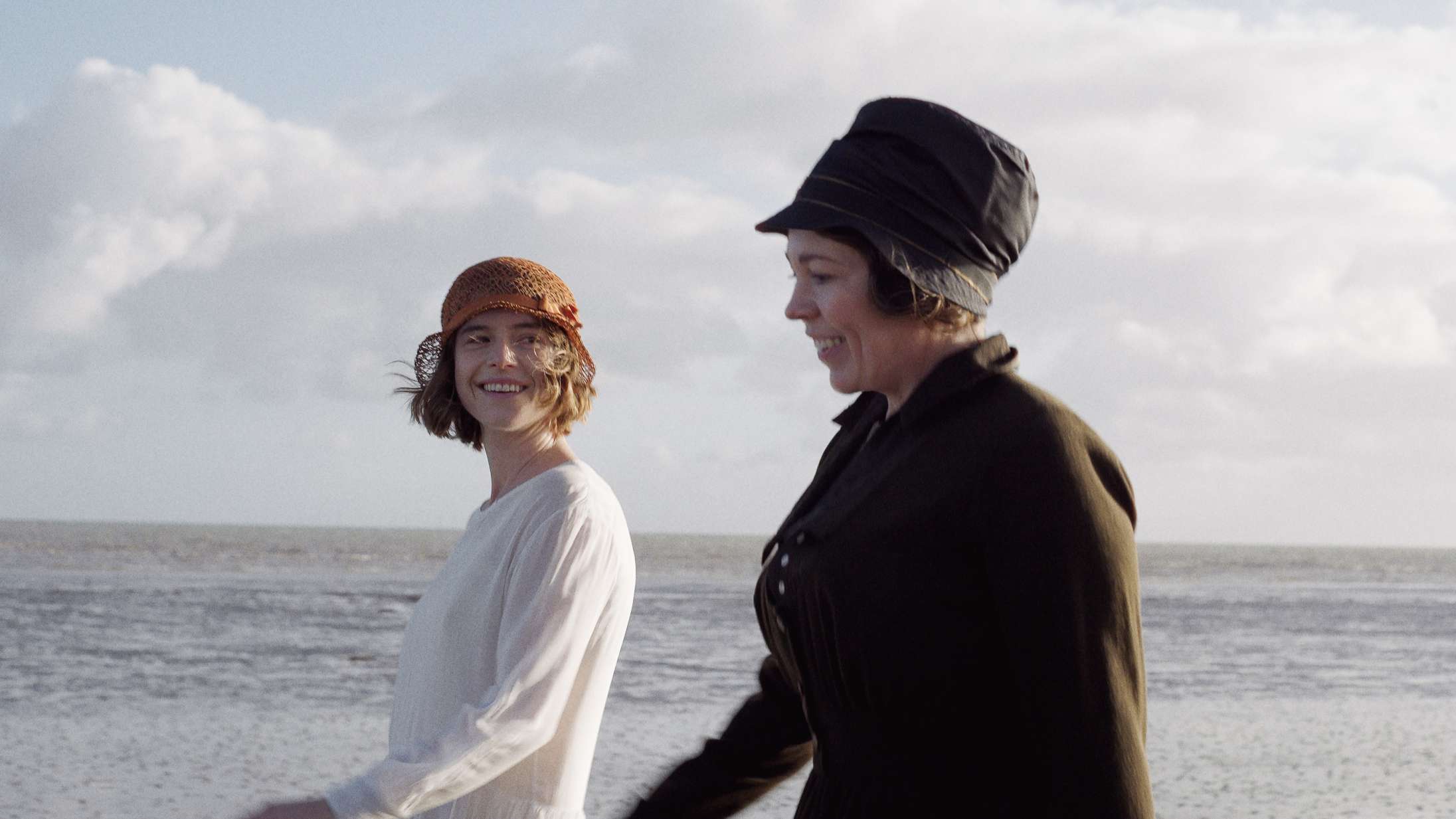 ’Wicked Little Letters’: Jessie Buckley og Olivia Colman trækker hjertevarm komedie op