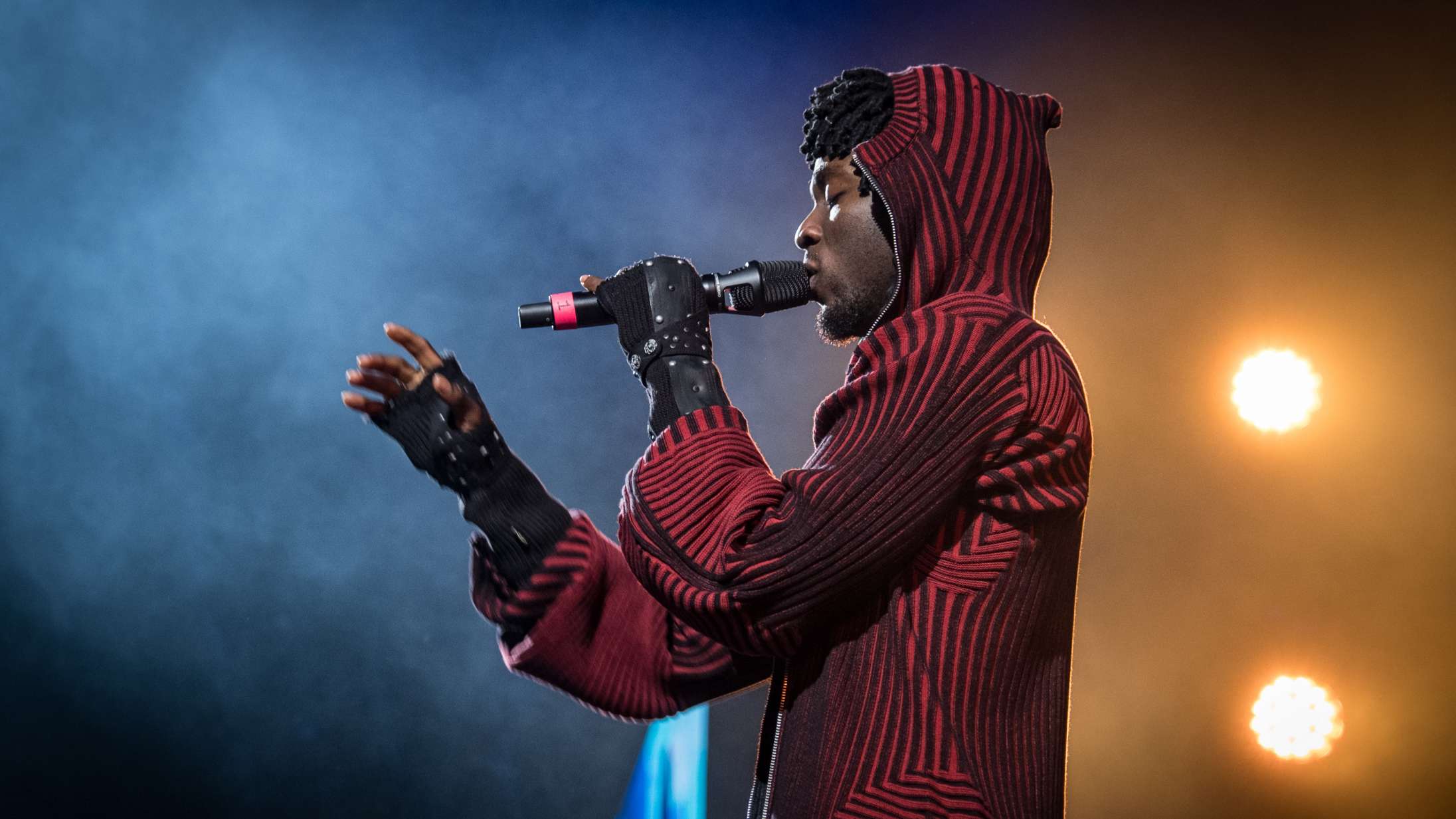 Sjældent har jeg oplevet en så effektiv Roskilde Festival-koncert som den, Omah Lay leverede