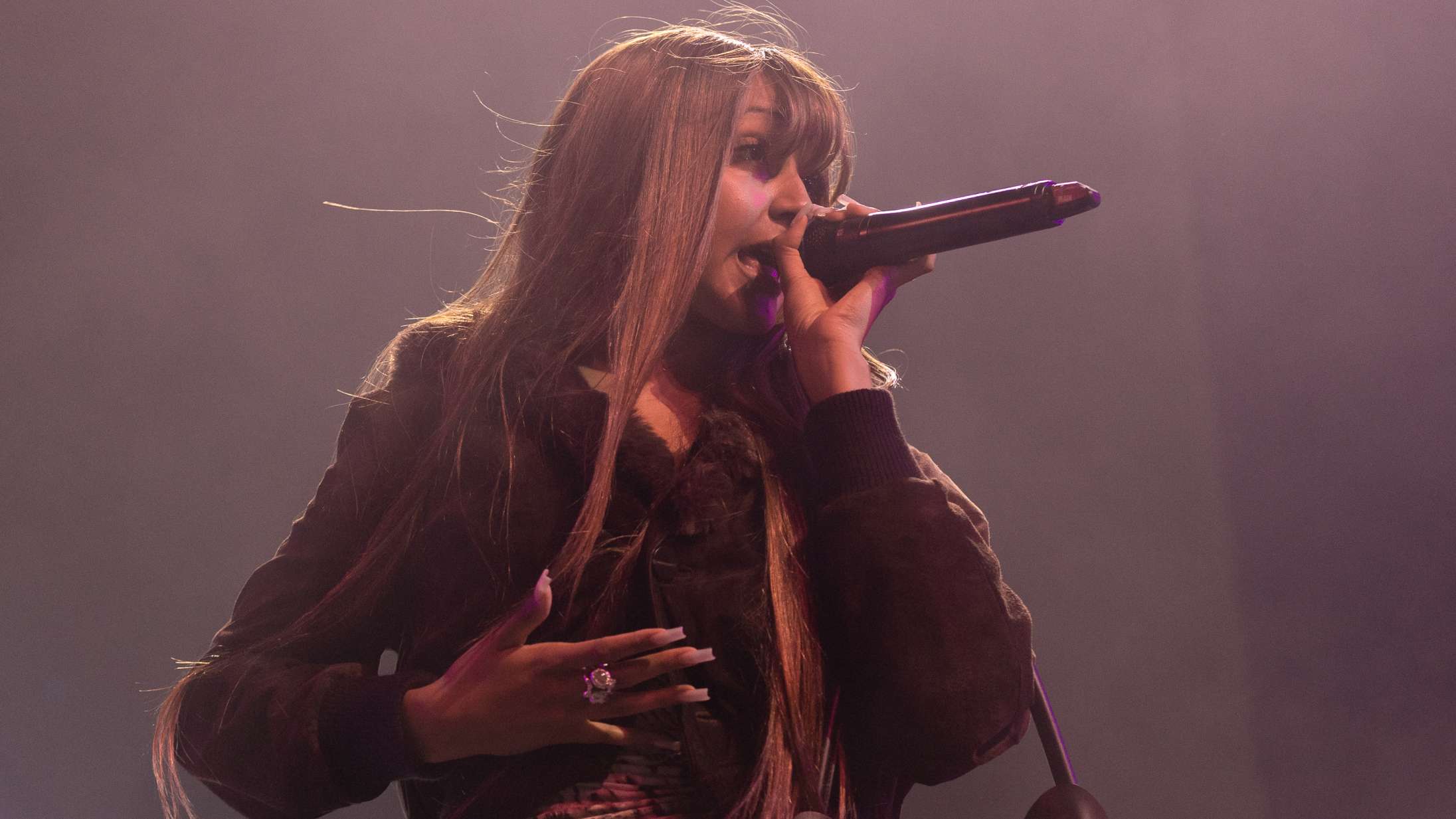 PinkPantheress svarer igen på kritik af koncerter: »Jeg laver ikke musik for at optræde«