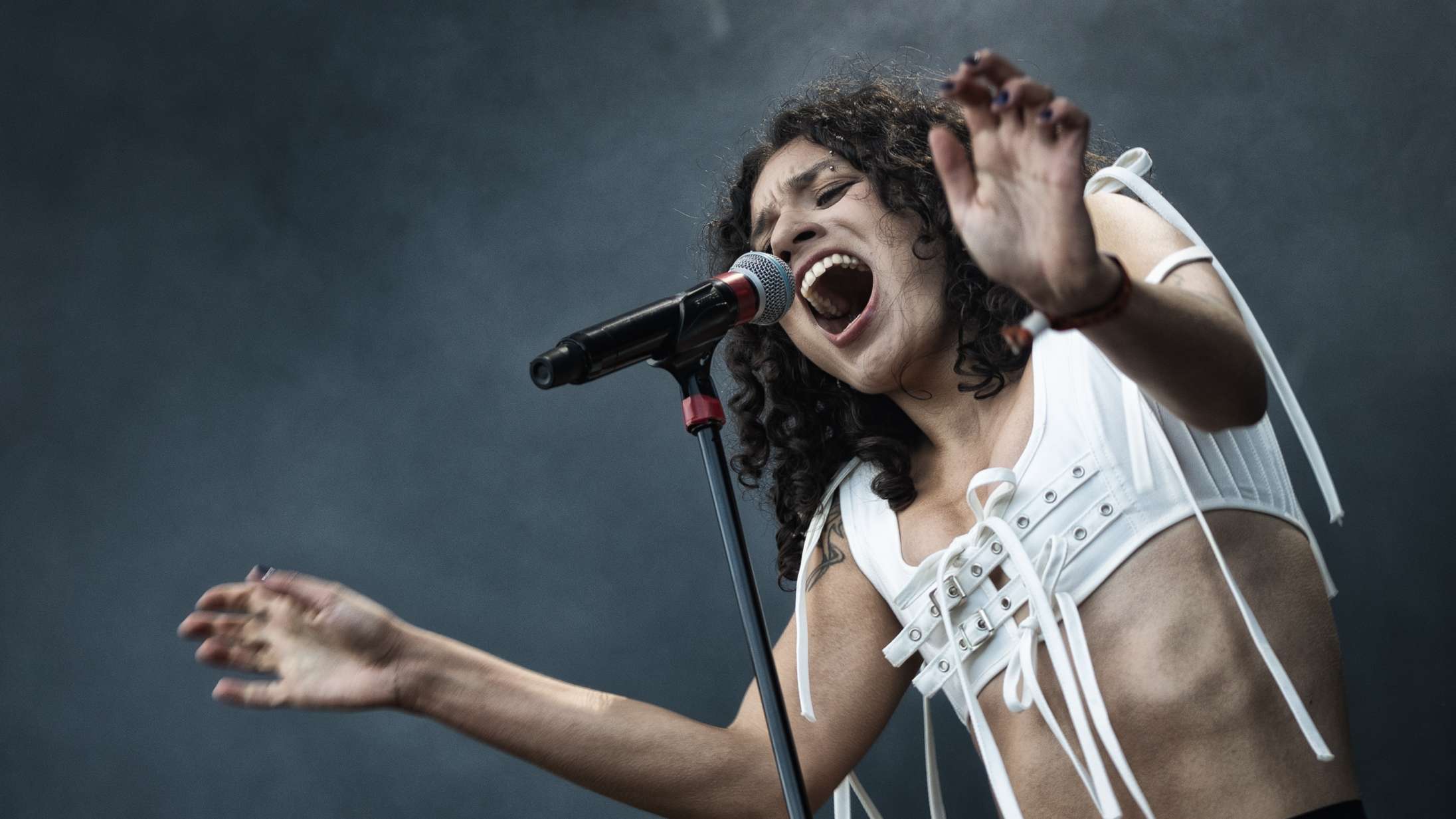 Roskilde Festival: Julie Pavon boksede og sparkede med en dyrisk intensitet