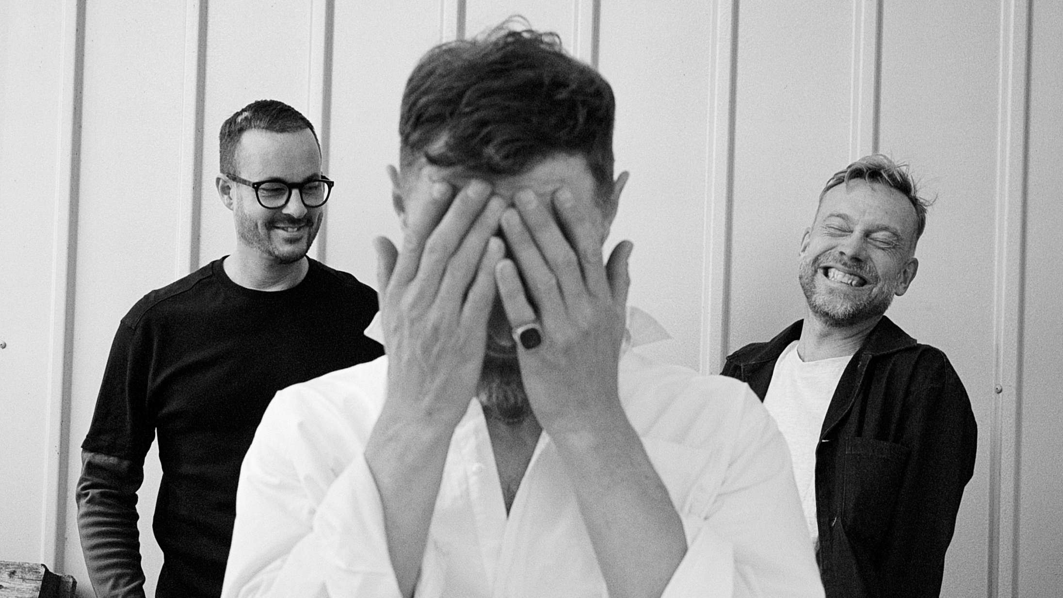 Turboweekend slår gnister på den dansksprogede comeback-single ‘Under overfladen’