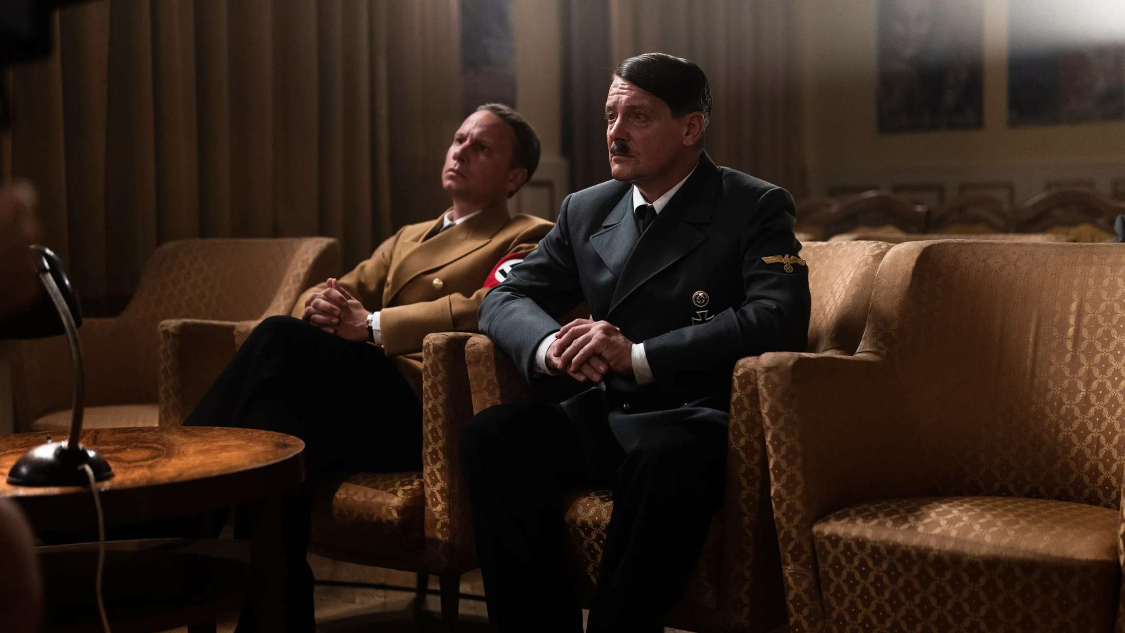 ’Føreren og forføreren’: Tysk film kaster nyt lys over Joseph Goebbels, mens de virkelige holocaustbilleder ryster én i krop og sjæl