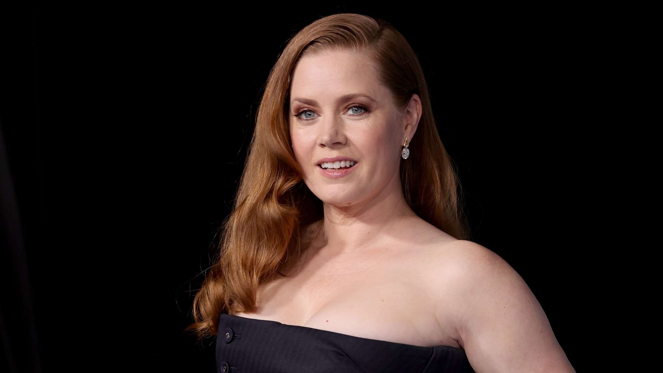 Første trailer til ‘Nightbitch’ giver forsmag på Amy Adams’ »skrækindjagende« transformation