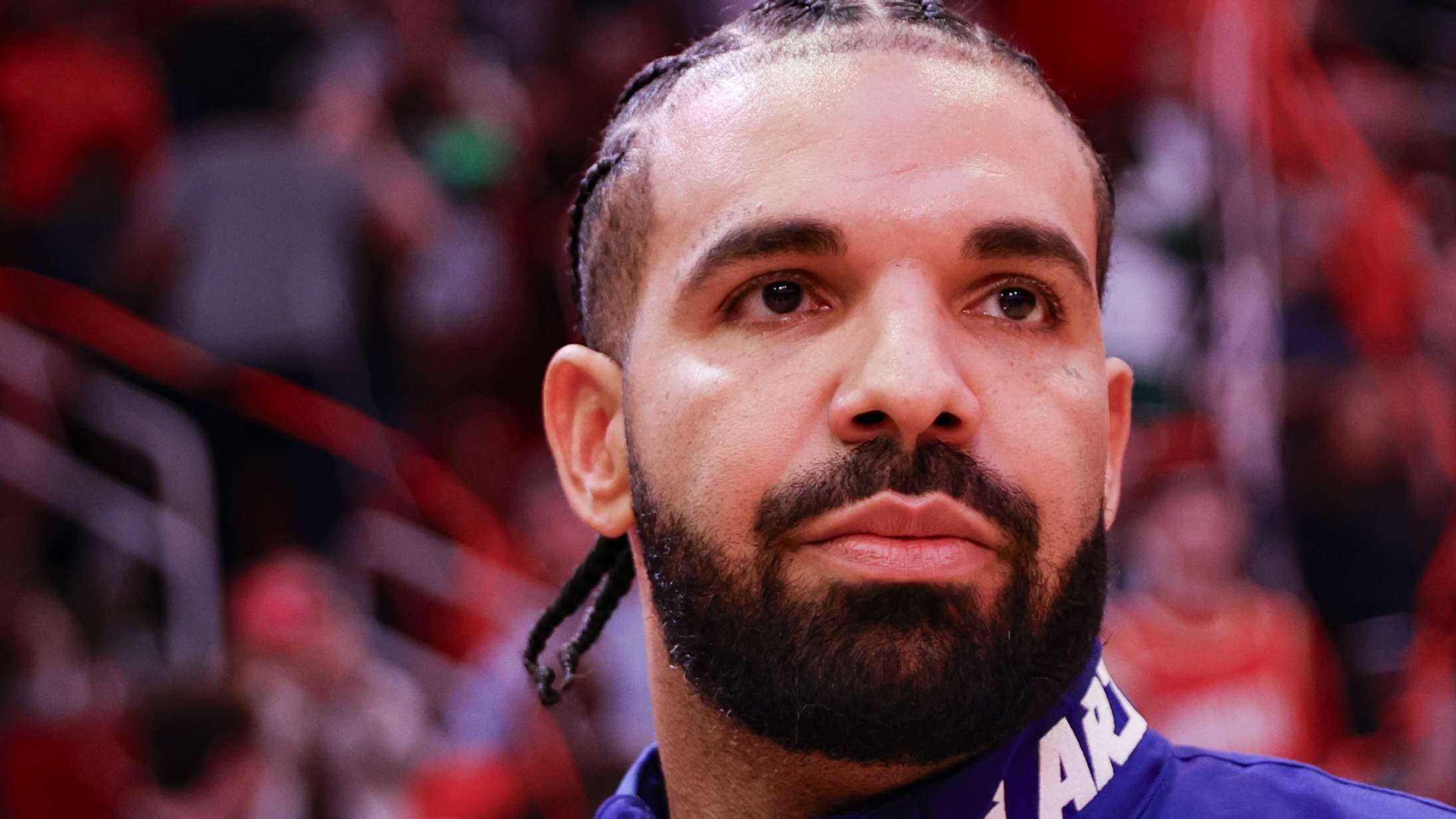 Drake donerer 50.000 kroner til vinder af Drake-lookalike-konkurrence