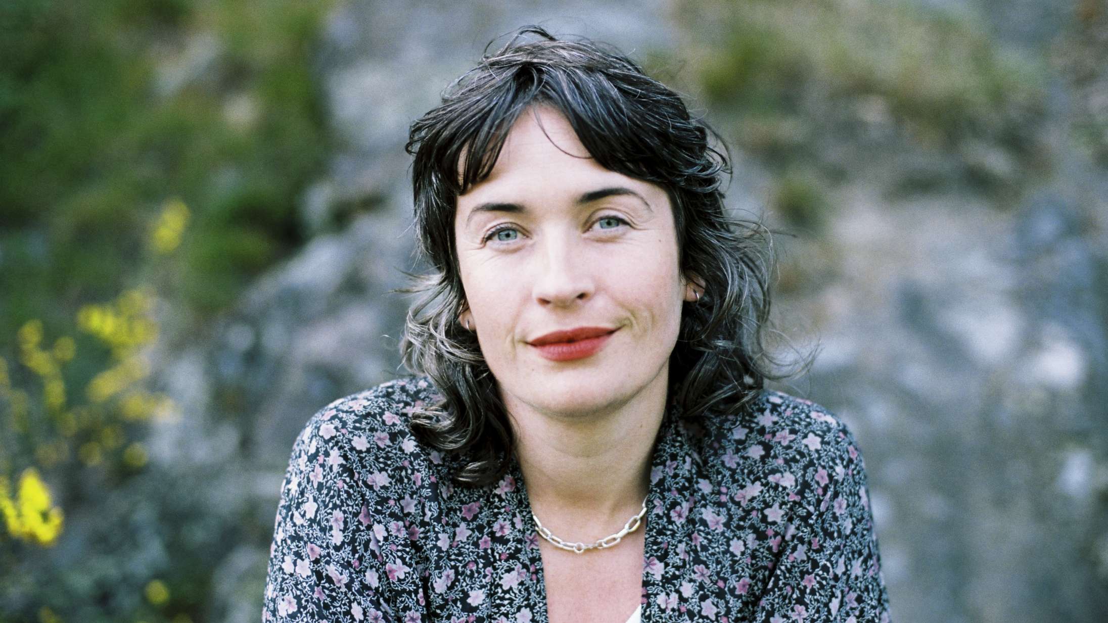 Linea Maja Ernsts bestseller-debut, ‘Kun til navlen’, er solgt til udgivelse i syv lande