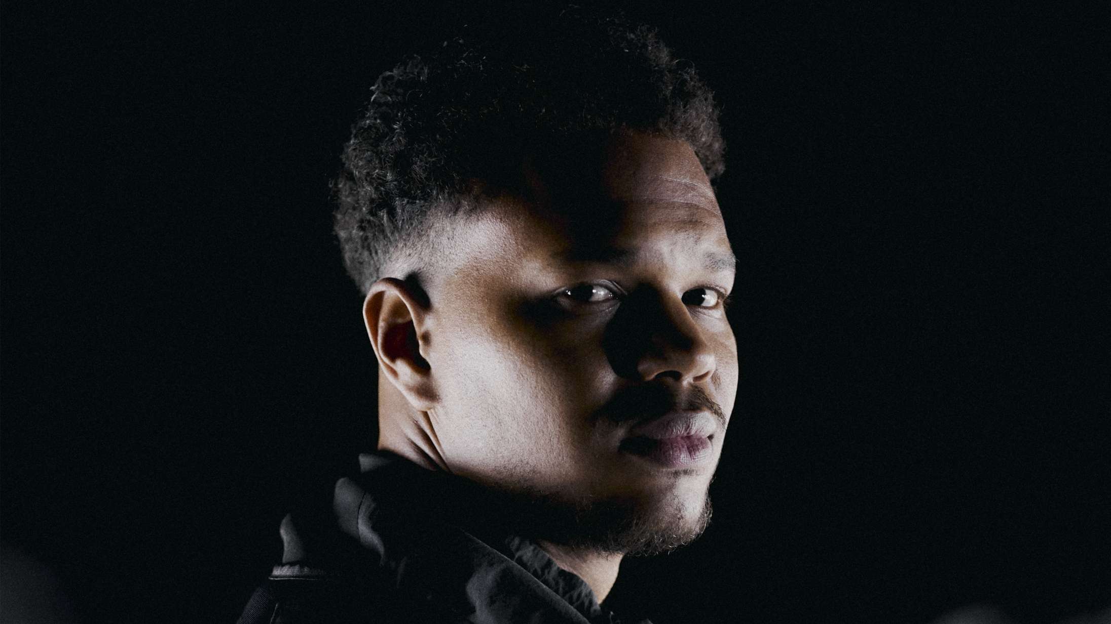 Lamin får besøg af Ukendt Kunstner og Benny Jamz i flot ny livesession