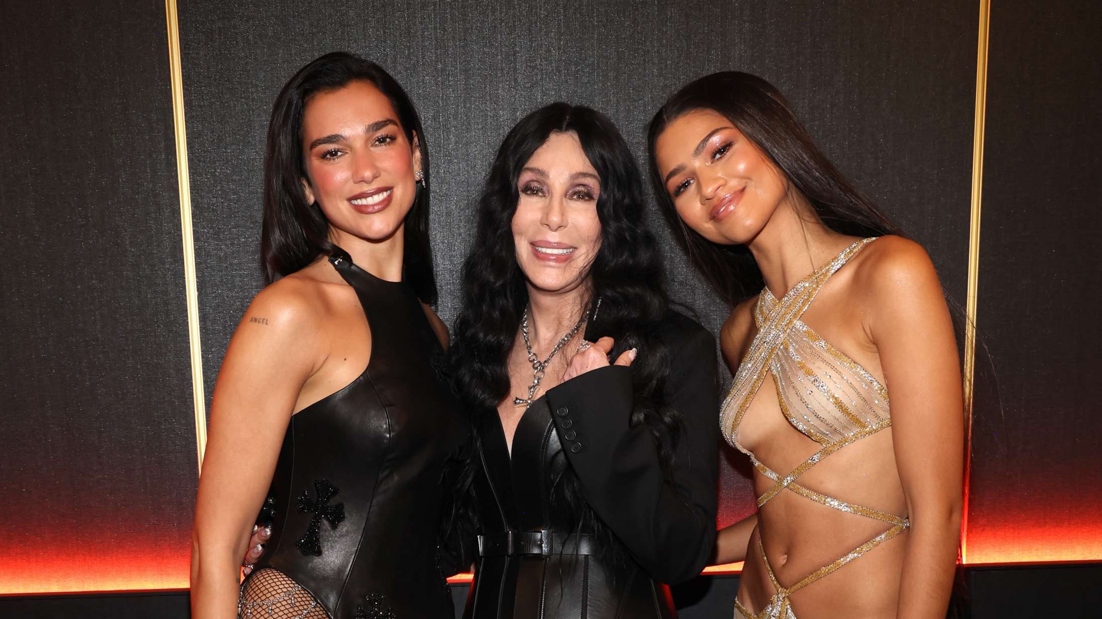 Dua Lipa sang ‘Believe’, og Zendaya holdt tale, da Cher blev indlemmet i Rock & Roll Hall of Fame – se videoerne