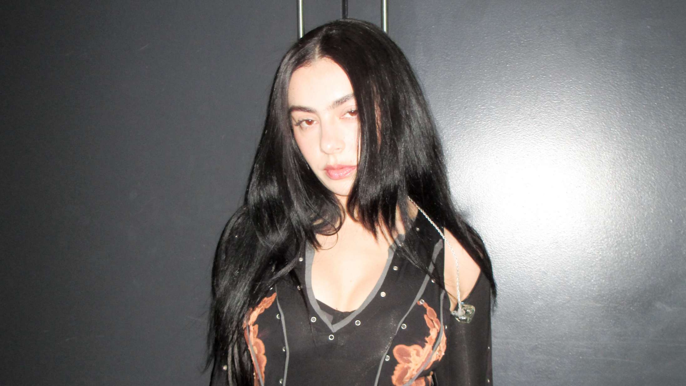 Charli XCX har fået sin skuespillerdebut i tre film – de første anmeldelser er klar