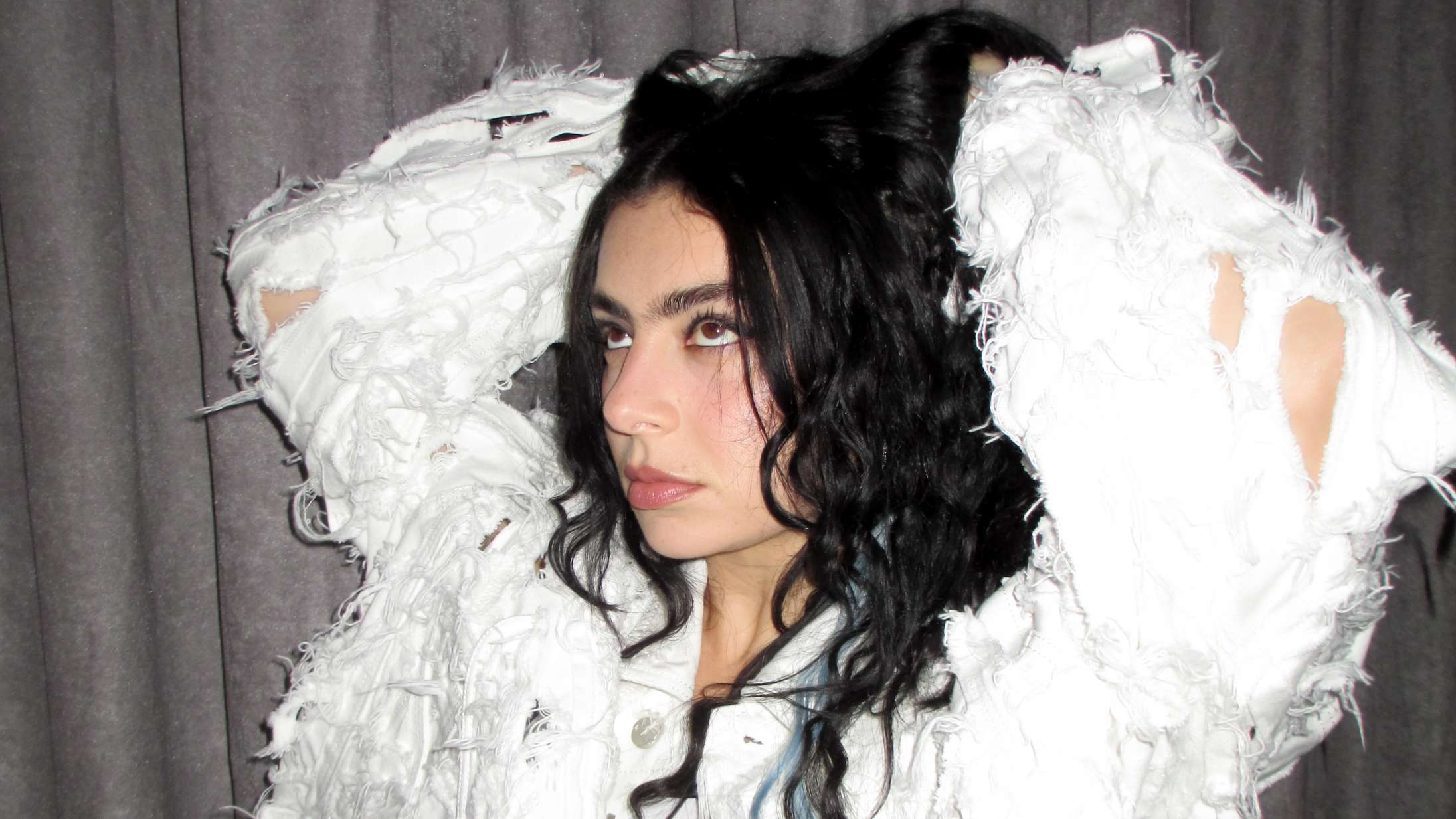 Charli XCX fik Robyn og tre andre ‘Brat’-gæstestjerner på scenen til arenakoncert i London – se videoerne